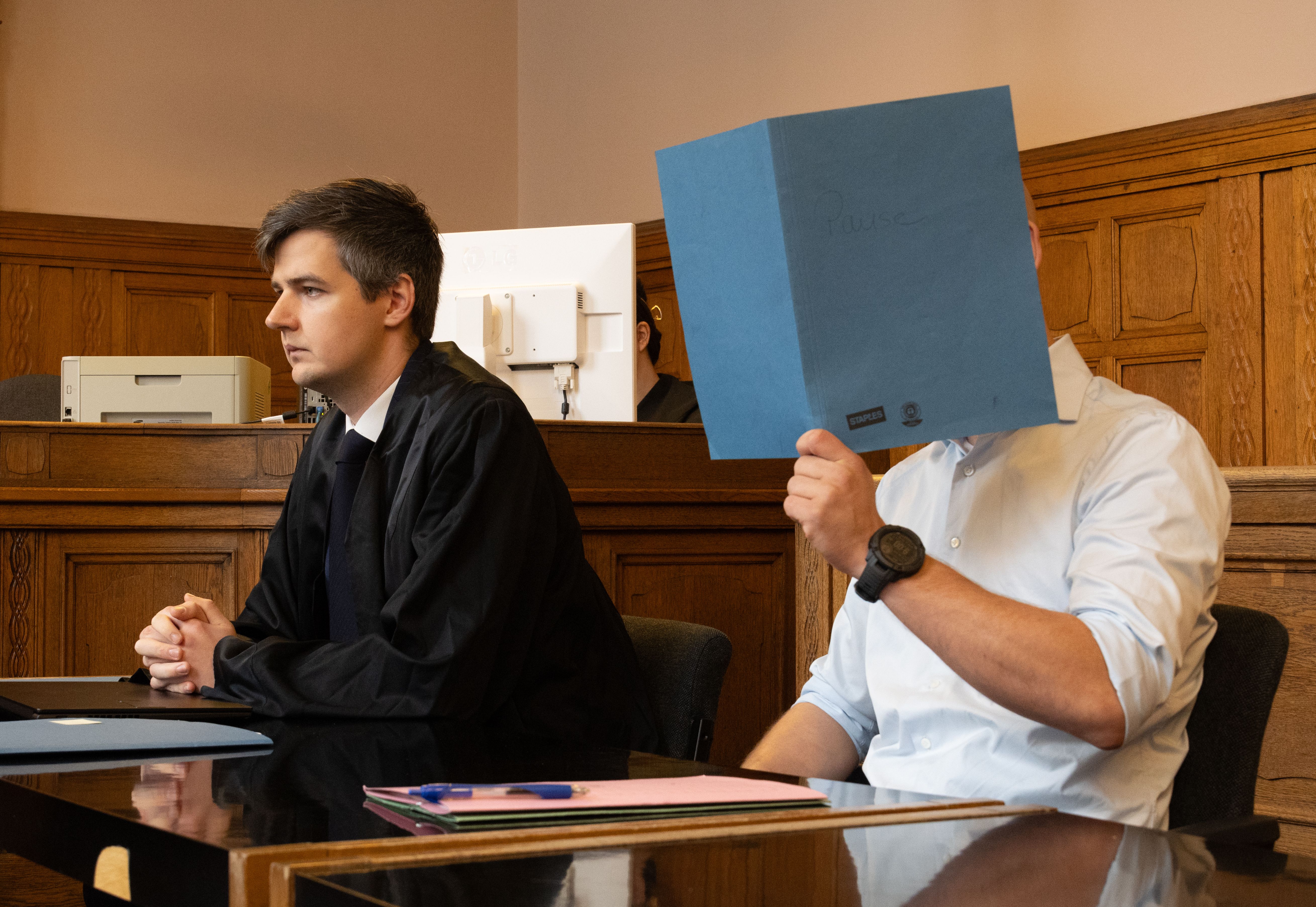 Berliner Polizist vor Gericht: Hat er auf der Anti-Corona-Demo einen Rentner geschlagen?