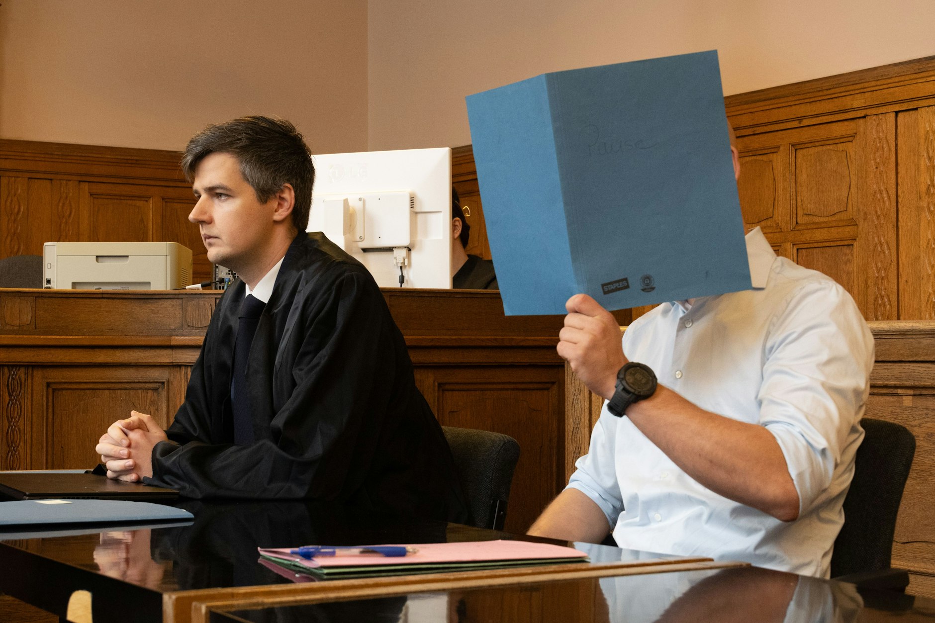 Der Angeklagte Dominic H., 35, mit seinem Verteidiger