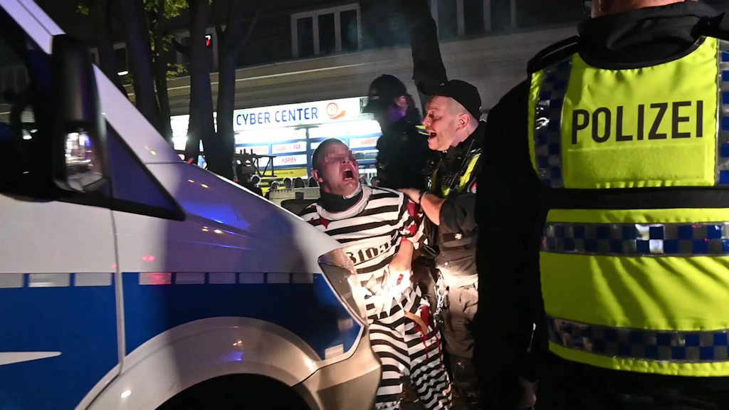 Randale drohen: Berliner Polizei rüstet zum Halloween-Großeinsatz