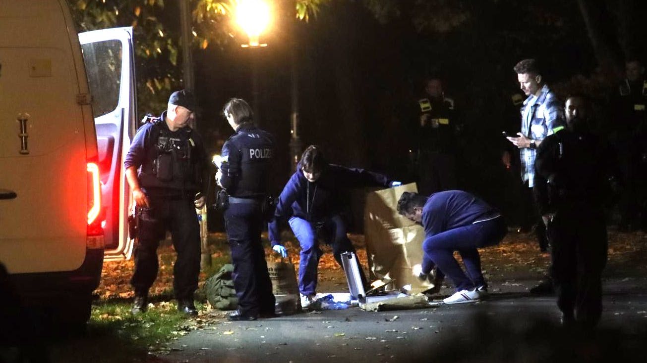 Die Polizei sicherte Spuren und sprengte die Substanz noch vor Ort.