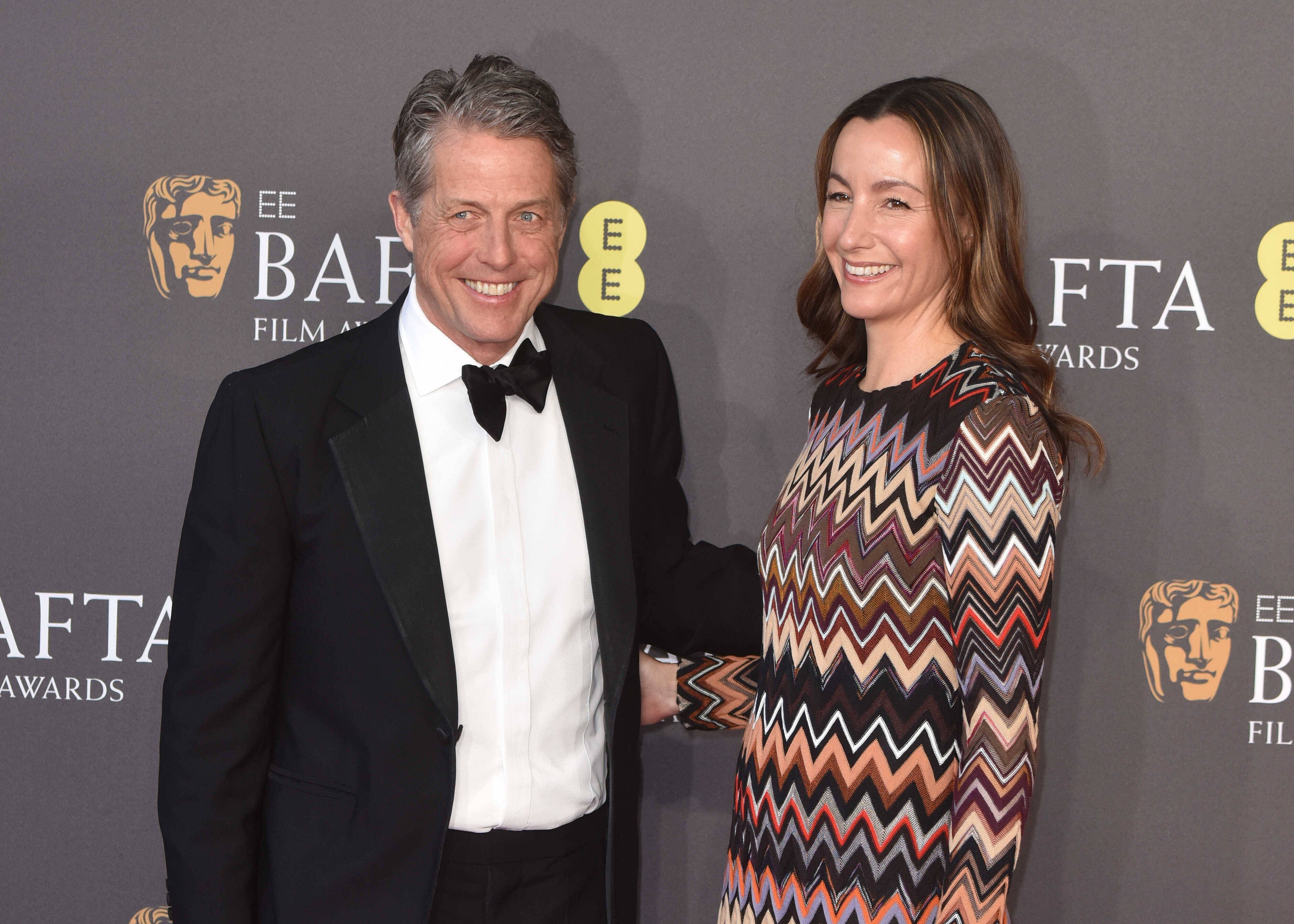 Endlich! Hugh Grant enthüllt Namen seiner Töchter (8 und 5). Sie heißen …