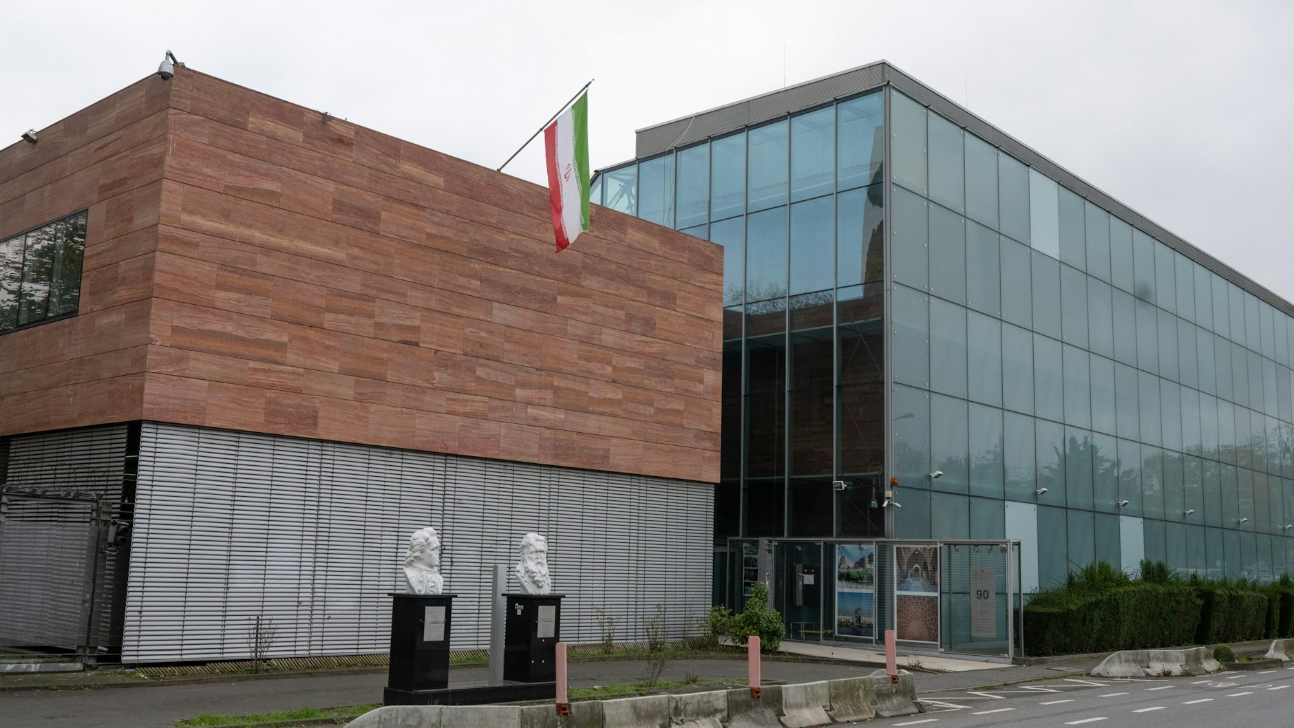Das Generalkonsulat des Iran in Frankfurt wird geschlossen. 