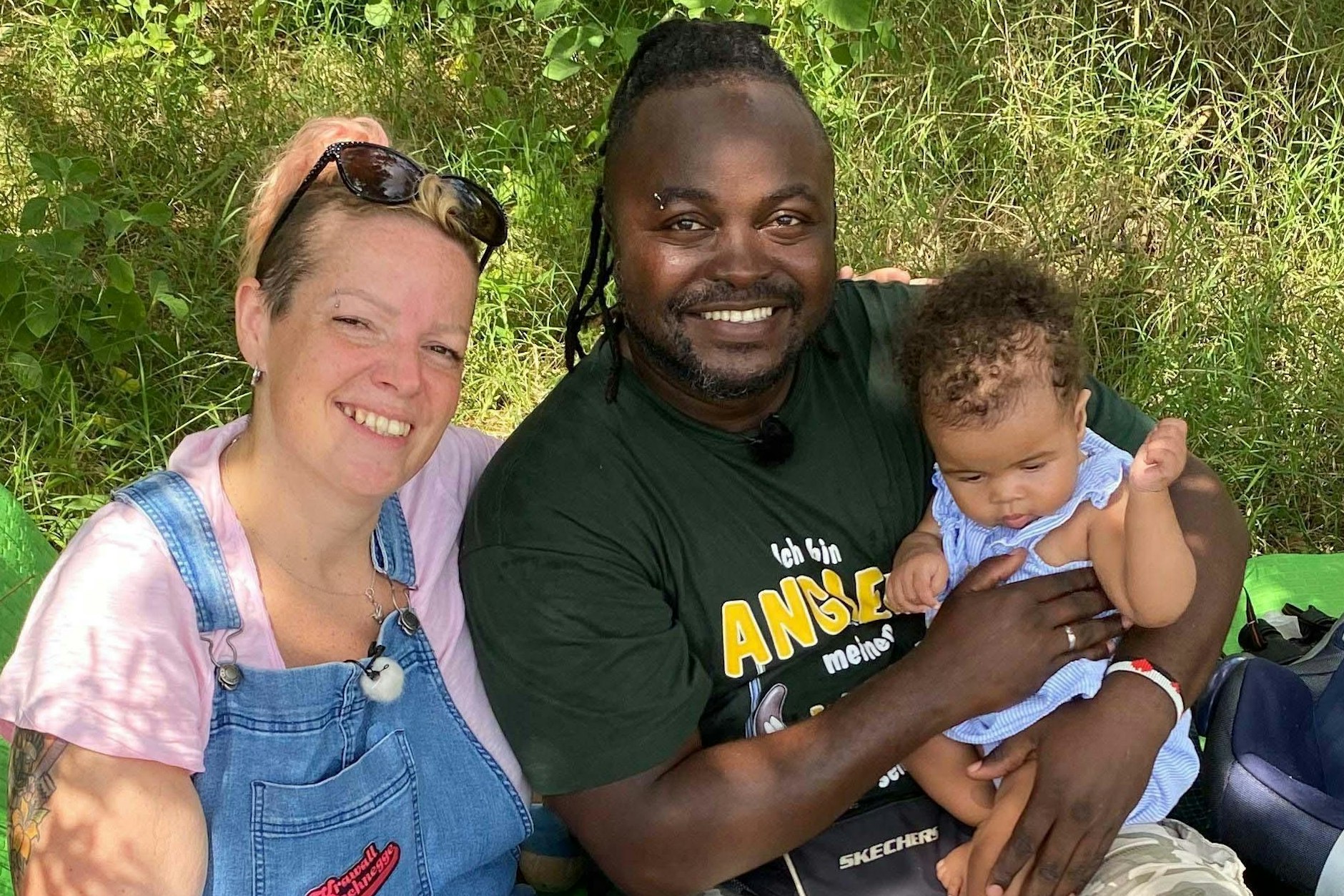 Glücklich: Janine Hundt, ihr Mann Attu und Töchterchen Inaya. Doch die Familie aus Goodbye Deutschland ging zuletzt durch die Hölle.