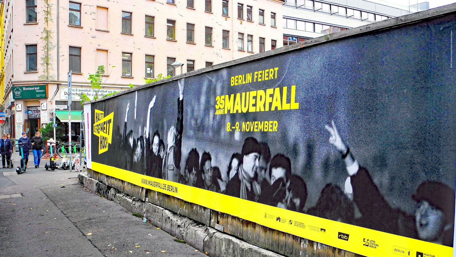 Mit Plakaten wird bereits für die Jubiläums-Veranstaltungen geworben.