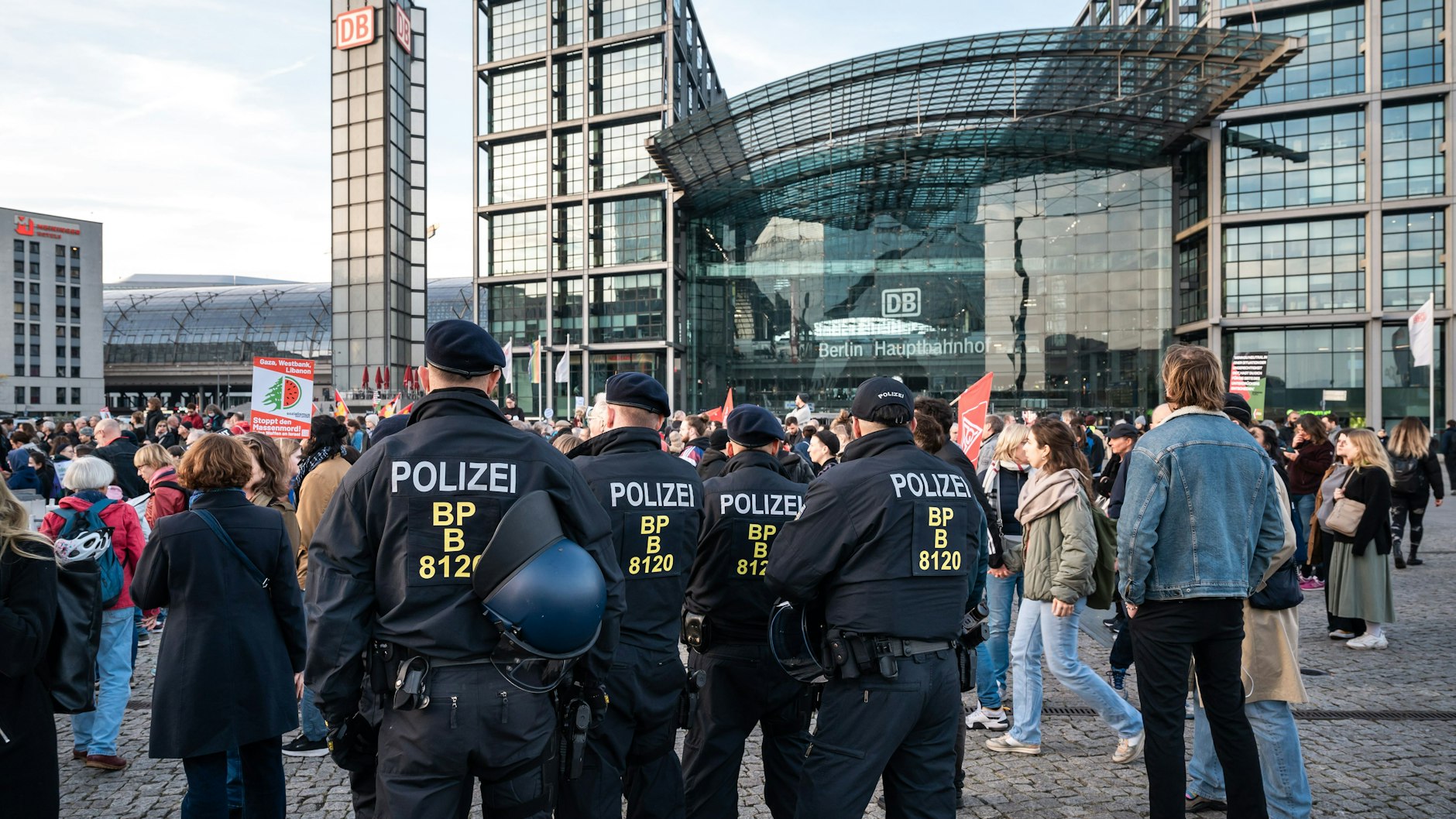 Berlin ist die Stadt der Demos - hier vergeht kaum ein Tag ohne Protest-Aktionen.