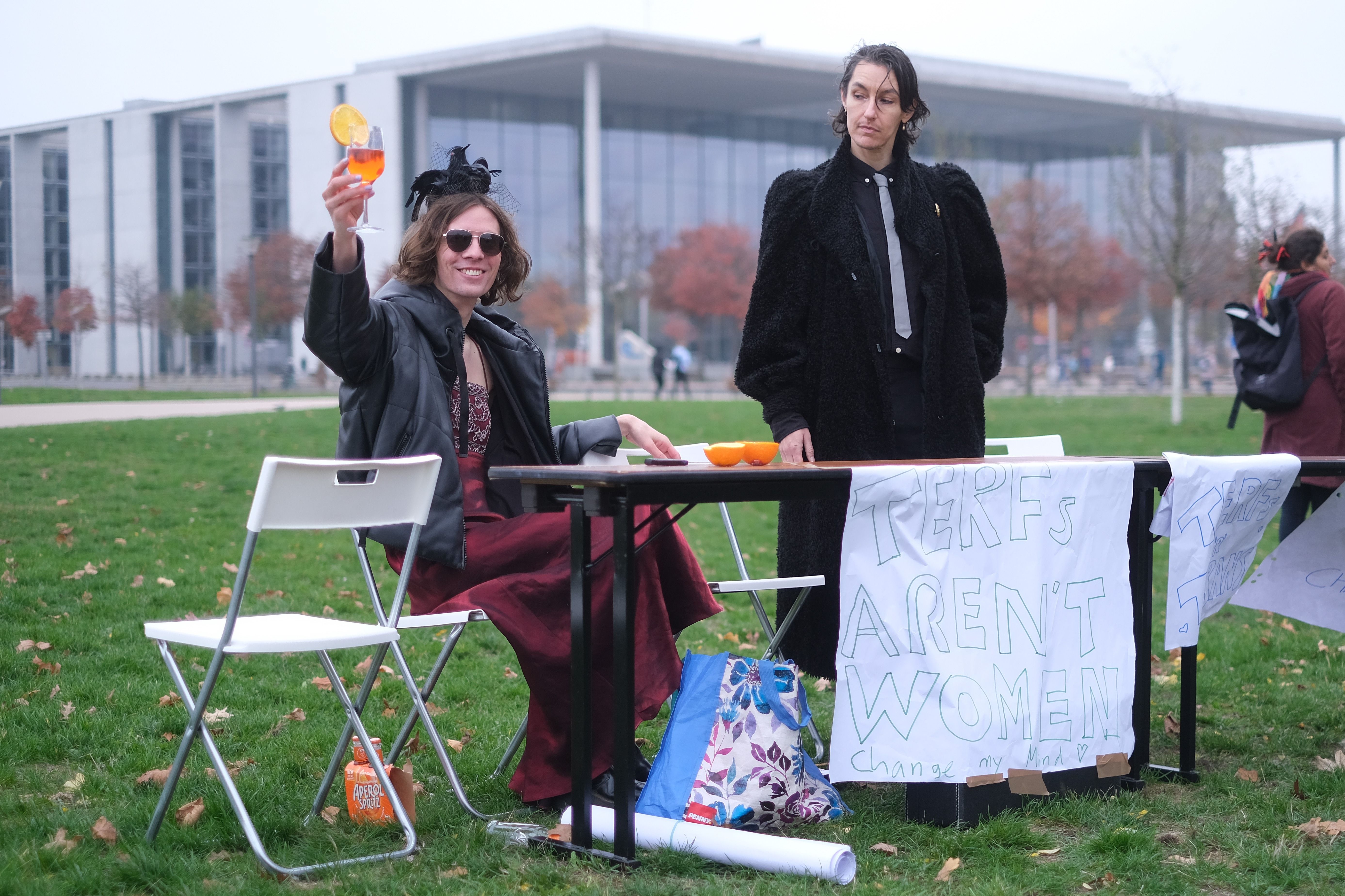 Neues Selbstbestimmungsgesetz: Fortschrittlich, frauenfeindlich oder transfeindlich?