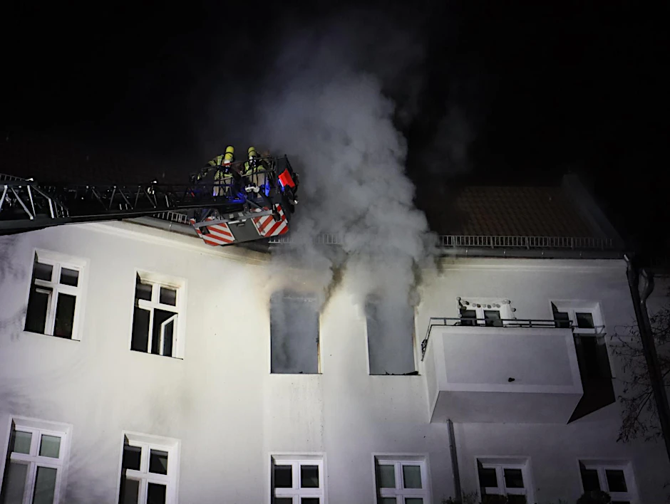 Im dritten Stock eines Wohnhauses in der Grunowstraße brach am Donnerstagabend ein Brand aus.