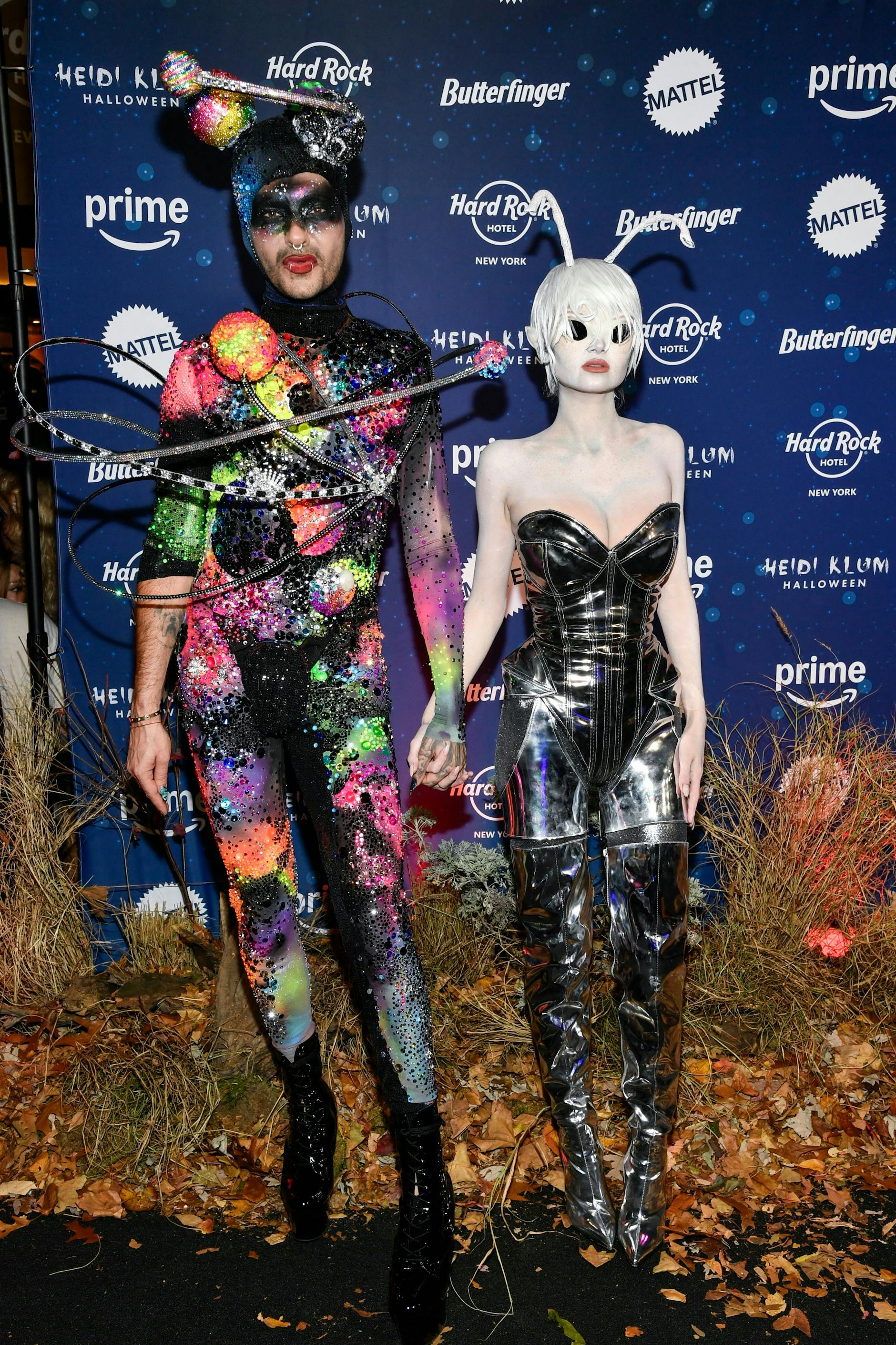 Heidis Tochter Leni Klum kam mit Bill Kaulitz (links) und in einem hautengen, silbernen Outfit.