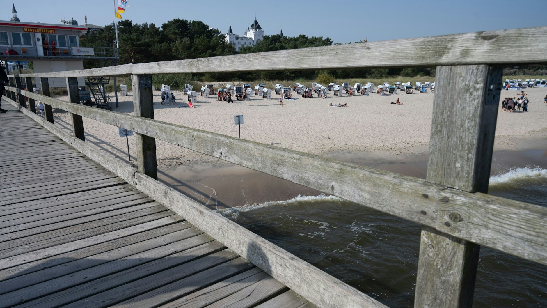 Die Seebrücke „Vineta“ in Zinnowitz wurde im Jahr 1993 errichtet und ist 315 Meter lang.&nbsp;