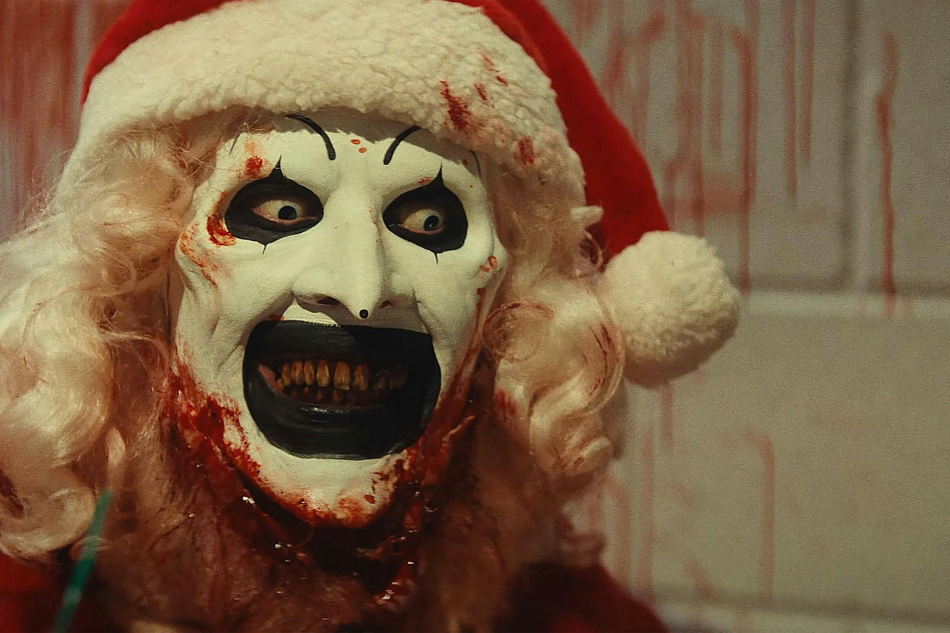 Diesem Clown möchte man lieber nicht begegnen - wer ihn trifft, erlebt kein gutes Ende. So geht es auch den Menschen im Horror-Film Terrifier 3.