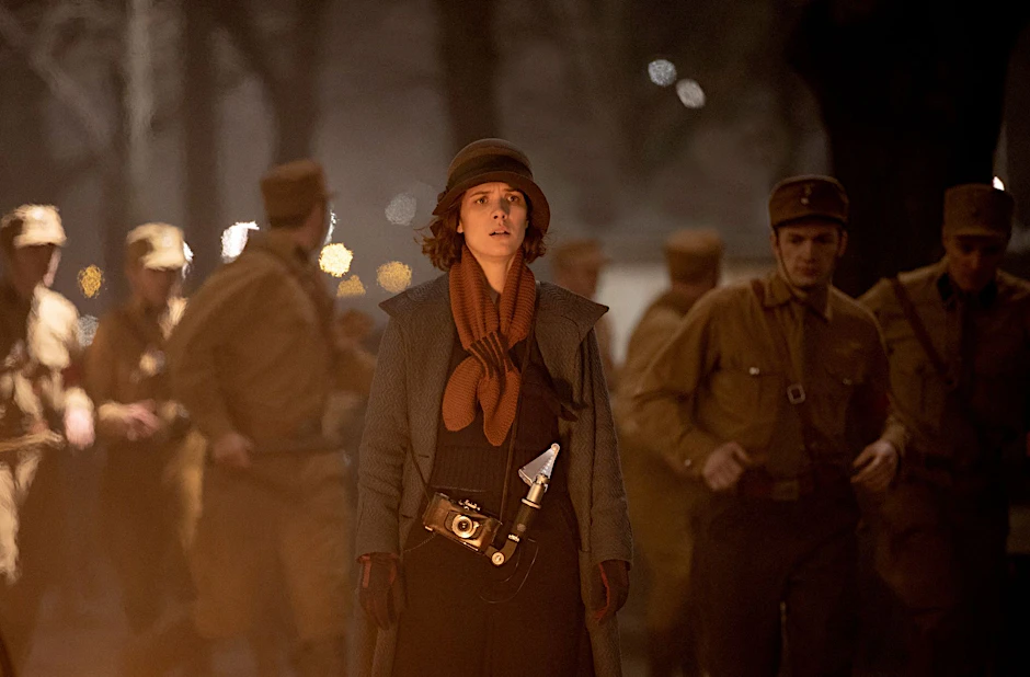 Charlotte Ritter (Liv Lisa Fries) kann nicht fassen, was um sie herum passiert.&nbsp;