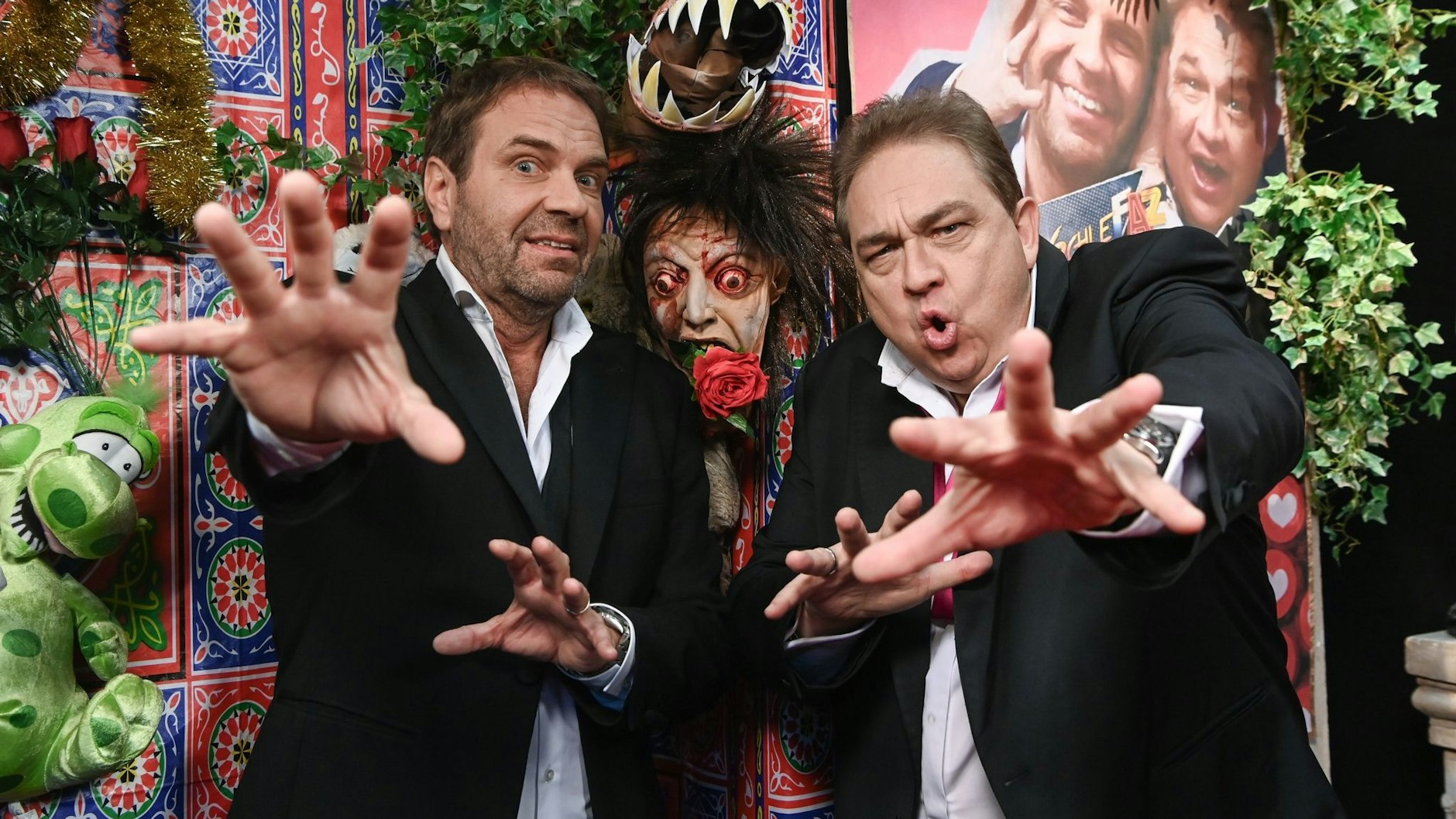 Peter Rütten (und Oliver Kalkofe moderieren Schlefaz - die schlechtesten Filme aller Zeiten. 