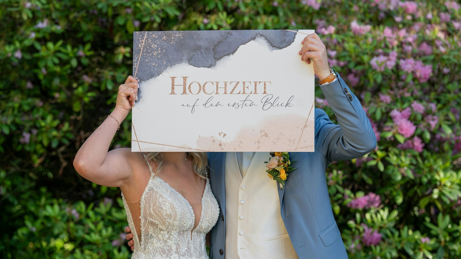 Bei Hochzeit auf den ersten Blick heiraten Paare, die sich zuvor nie gesehen haben.