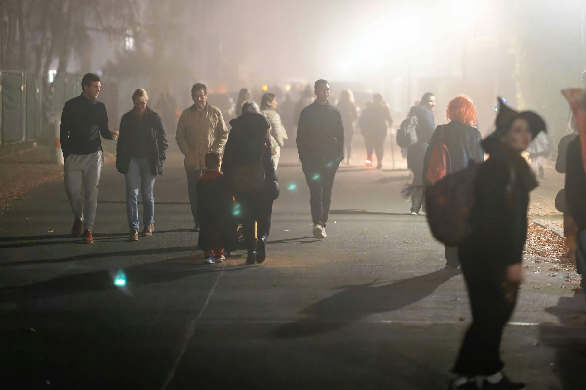 Die Polizei warnt eindringlich: Eltern sollten die Halloween-Süßigkeiten ihrer Kinder genau überprüfen. Manipulierte Süßigkeiten könnten schwerwiegende Folgen haben. (Symbolfoto von Halloween im Bezirk Wilmersdorf Ortsteil Schmargendorf 2022)