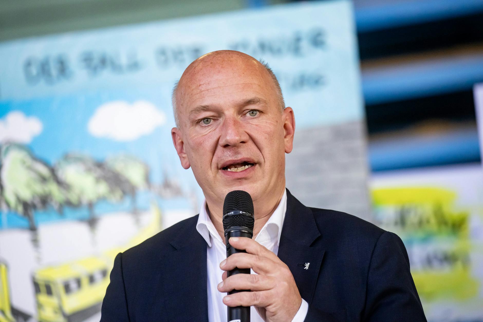 Der Regierende Bürgermeister Kai Wegner während der Vorstellung des Rahmenprogramms für die Feierlichkeiten 35 Jahren Mauerfall in Berlin am 23. September 2024.