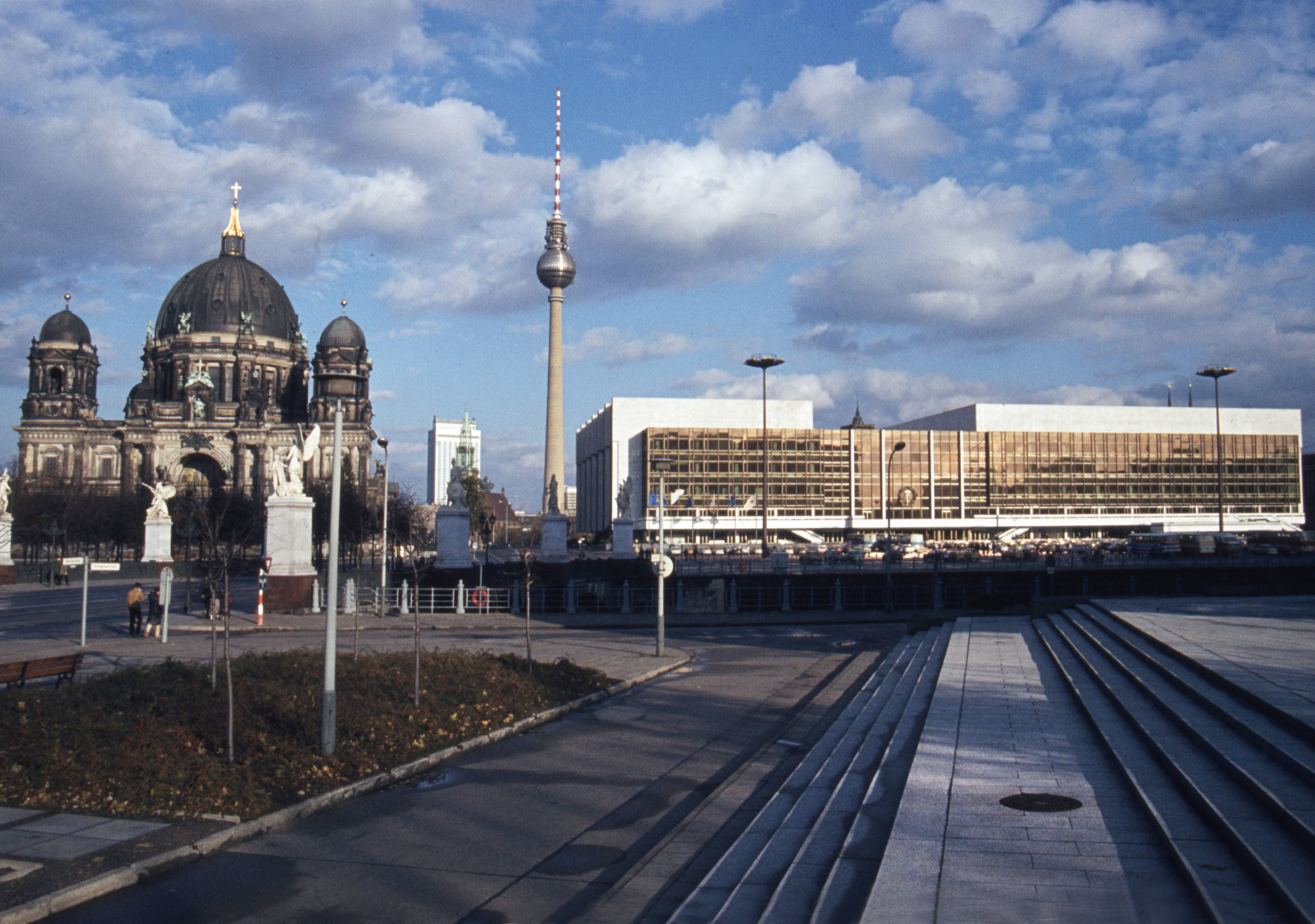 Weihnachtsfeier in der DDR: Das gab's im Palast der Republik