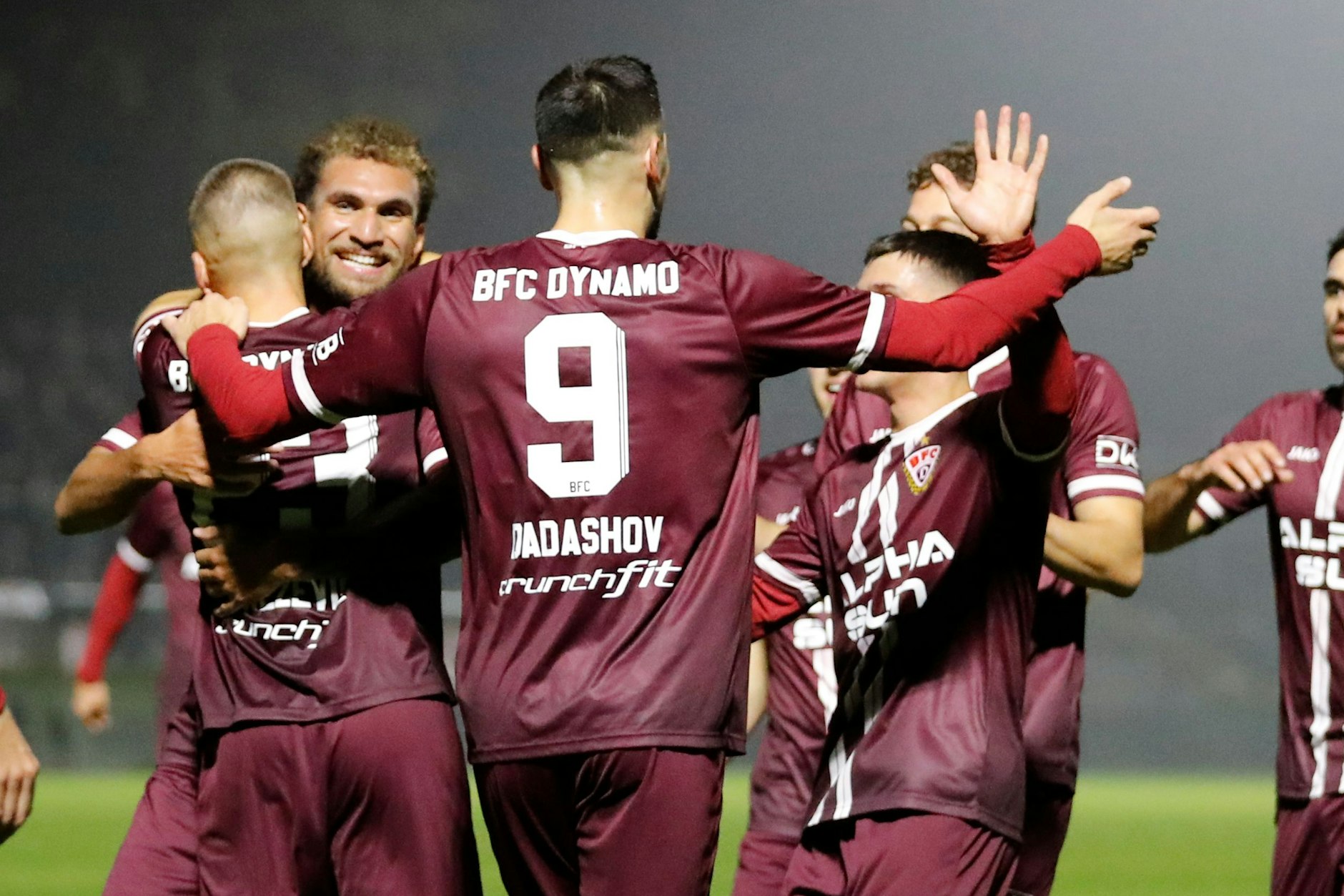 Der Jubel ist groß: Dem BFC Dynamo ist nach dem Sieg gegen Viktoria die Erleichterung deutlich anzusehen.