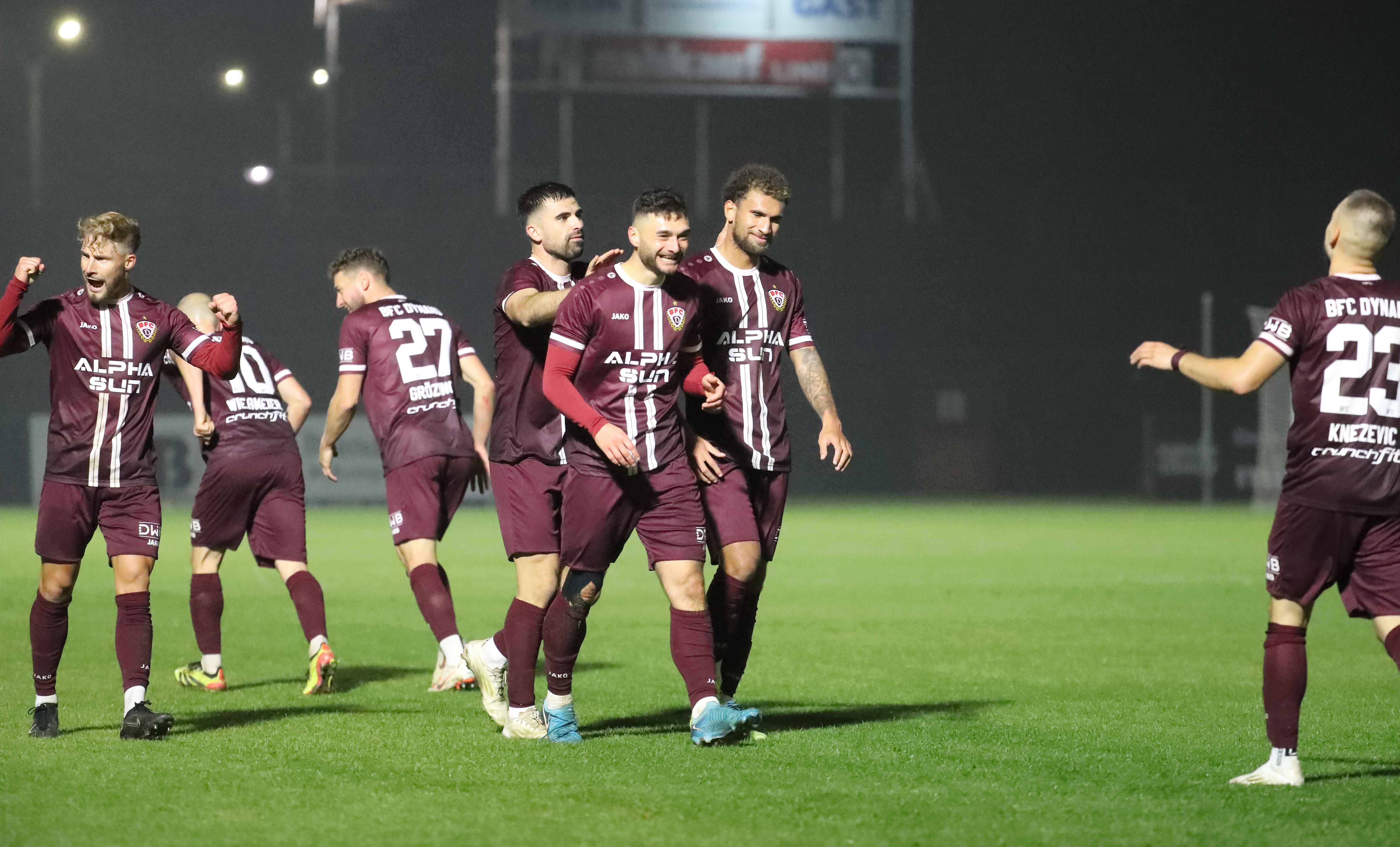 Kristijan Makovec widmet sein erstes Tor für den BFC Dynamo ...