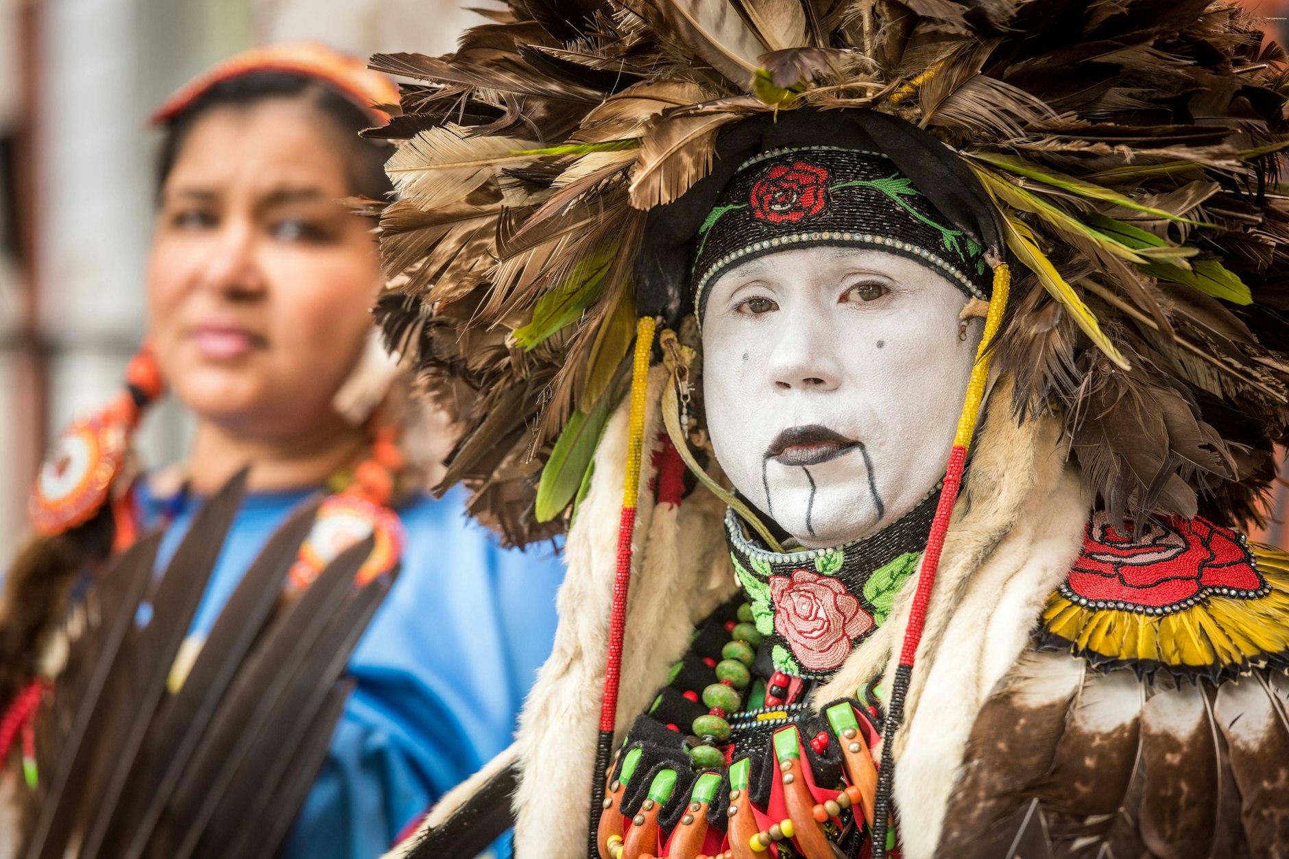 Im Zentrum der politischen Aufmerksamkeit: Traditionell gekleidetes Mitglied des Lumbee-Stamms aus North Carolina (Archivbild).