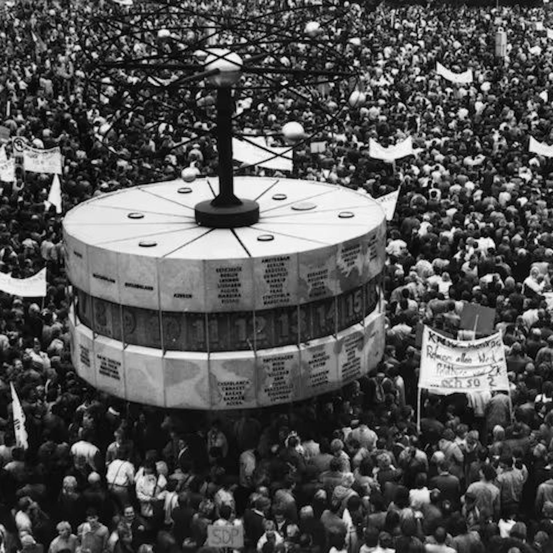 Image - 4. November 1989 auf dem Berliner Alexanderplatz: Tage, die die Welt veränderten