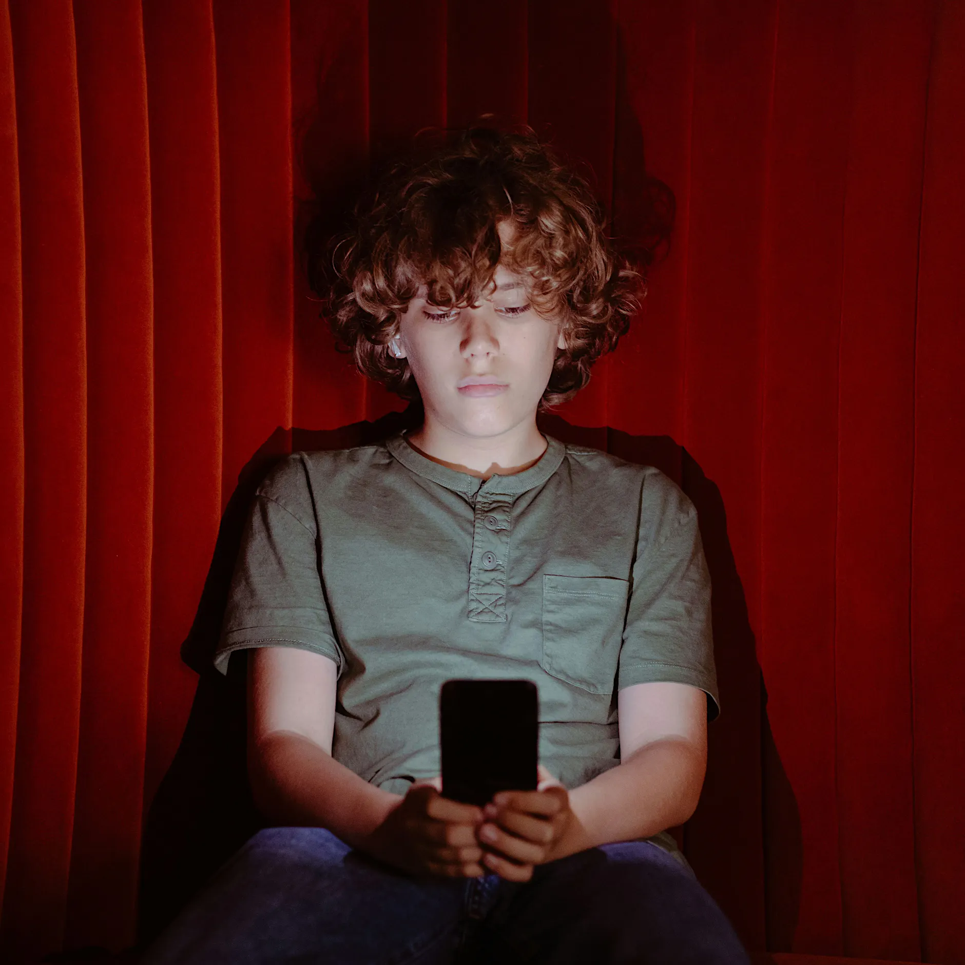 Von TikTok bis Darknet: Warum das Internet für unsere Kinder so gefährlich ist