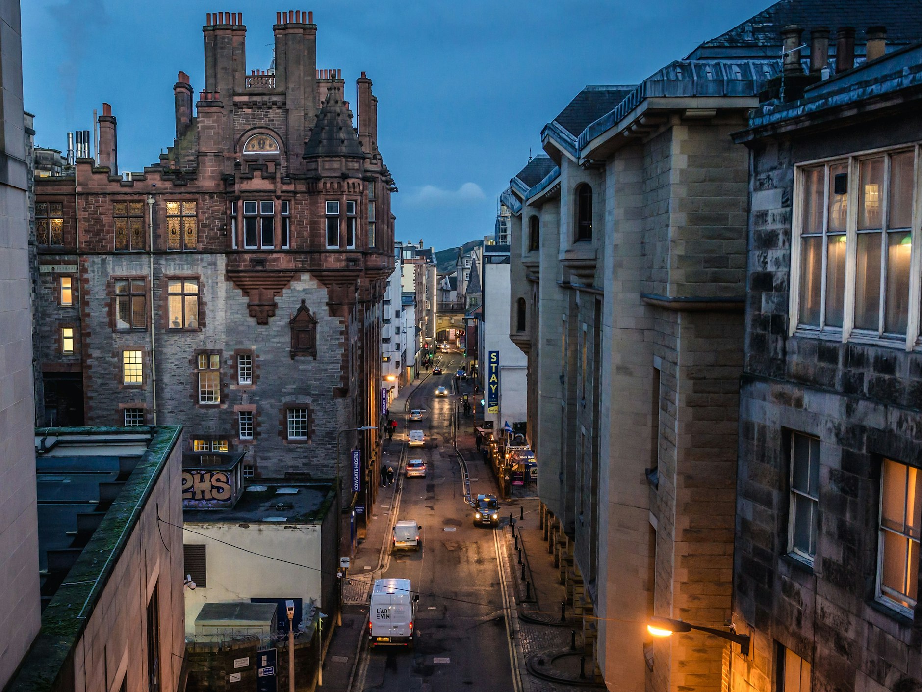 Die Straße Cowgate ist ein beliebtes Ausgehviertel in Edinburgh in Schottland. Hier ereignete sich der Horror-Unfall.