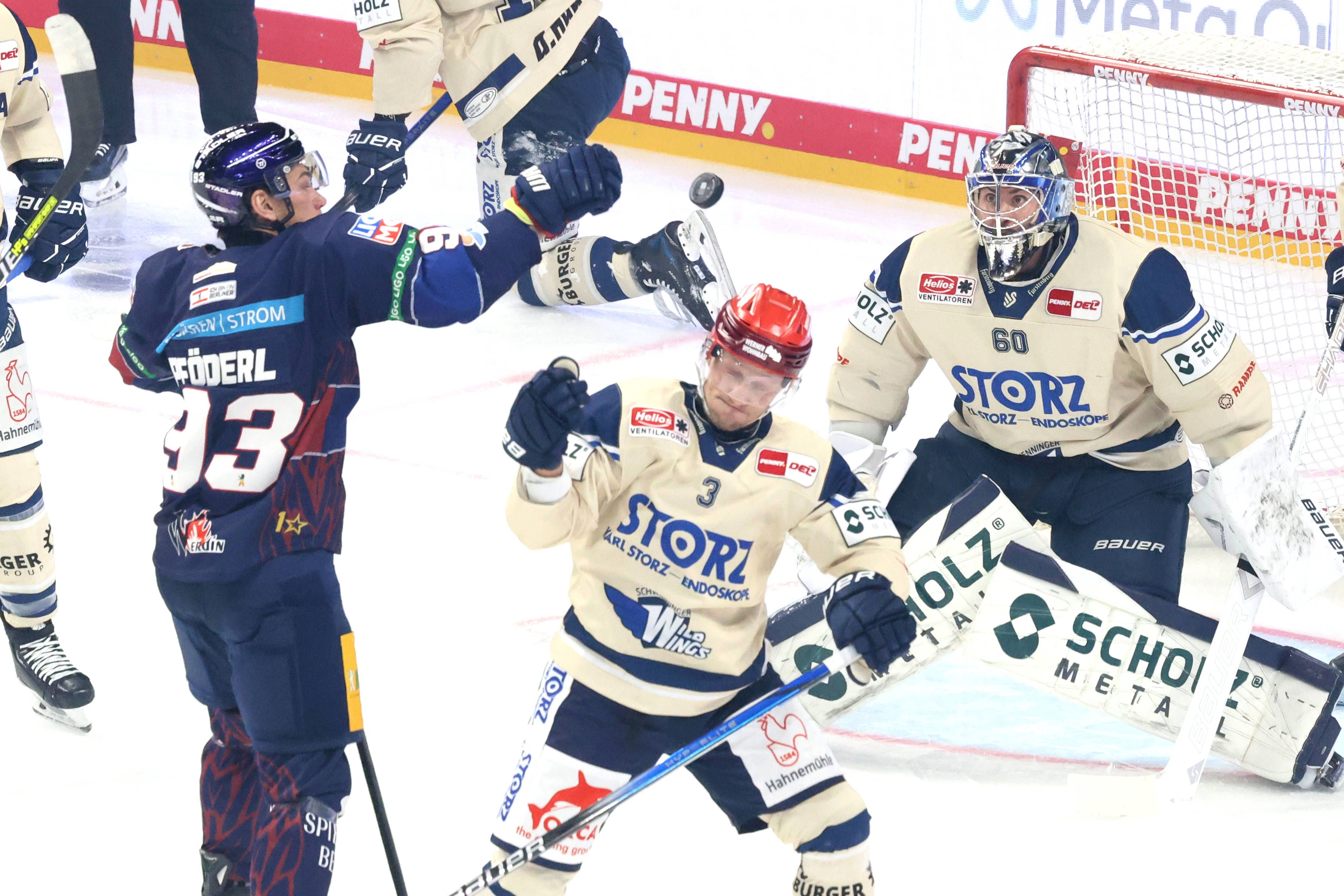 Image - Eisbären Berlin: Leo Pföderl sucht Trost bei Trachtenfest