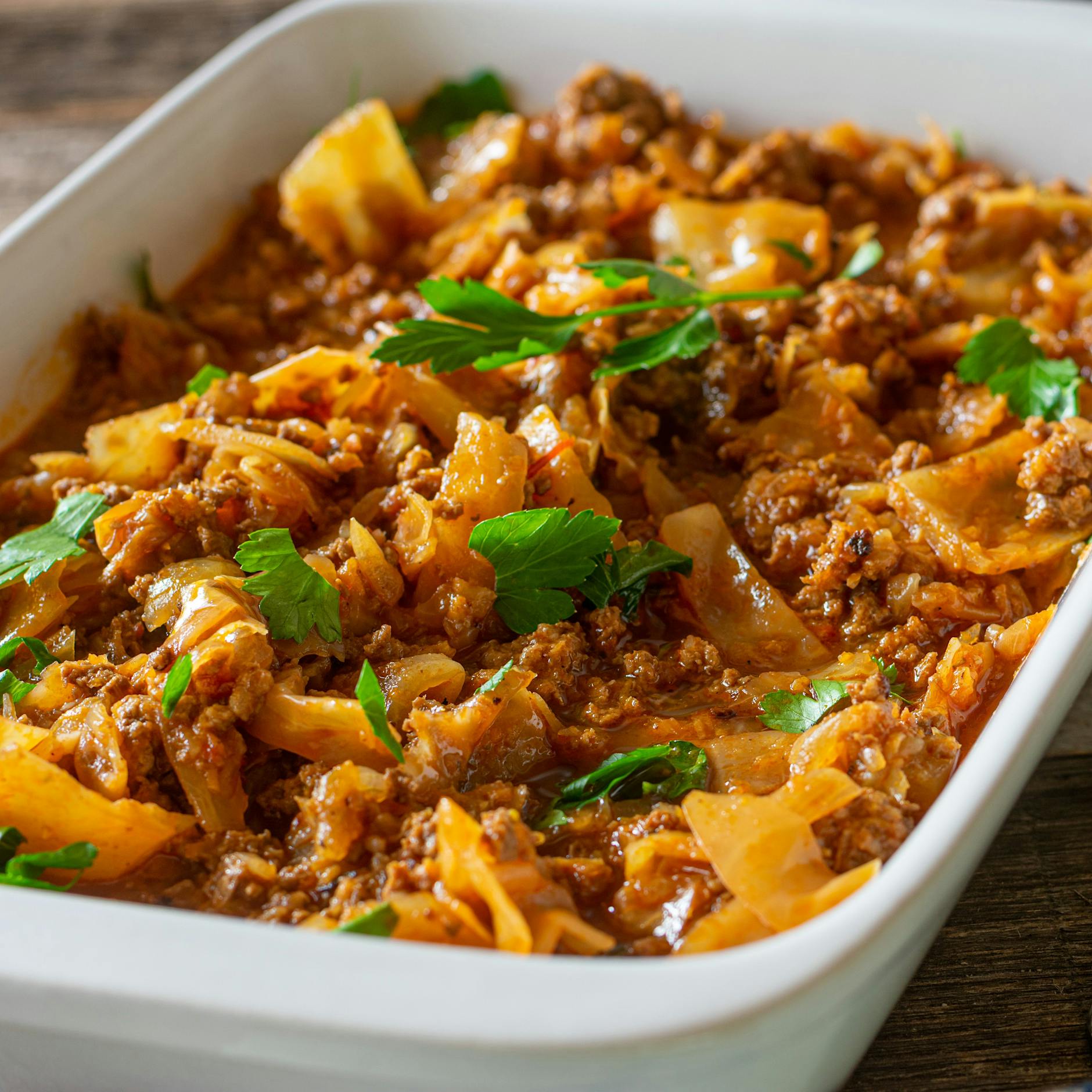Omas Rezept für Krautgulasch: So kochen Sie Kohlrouladen für Faule!