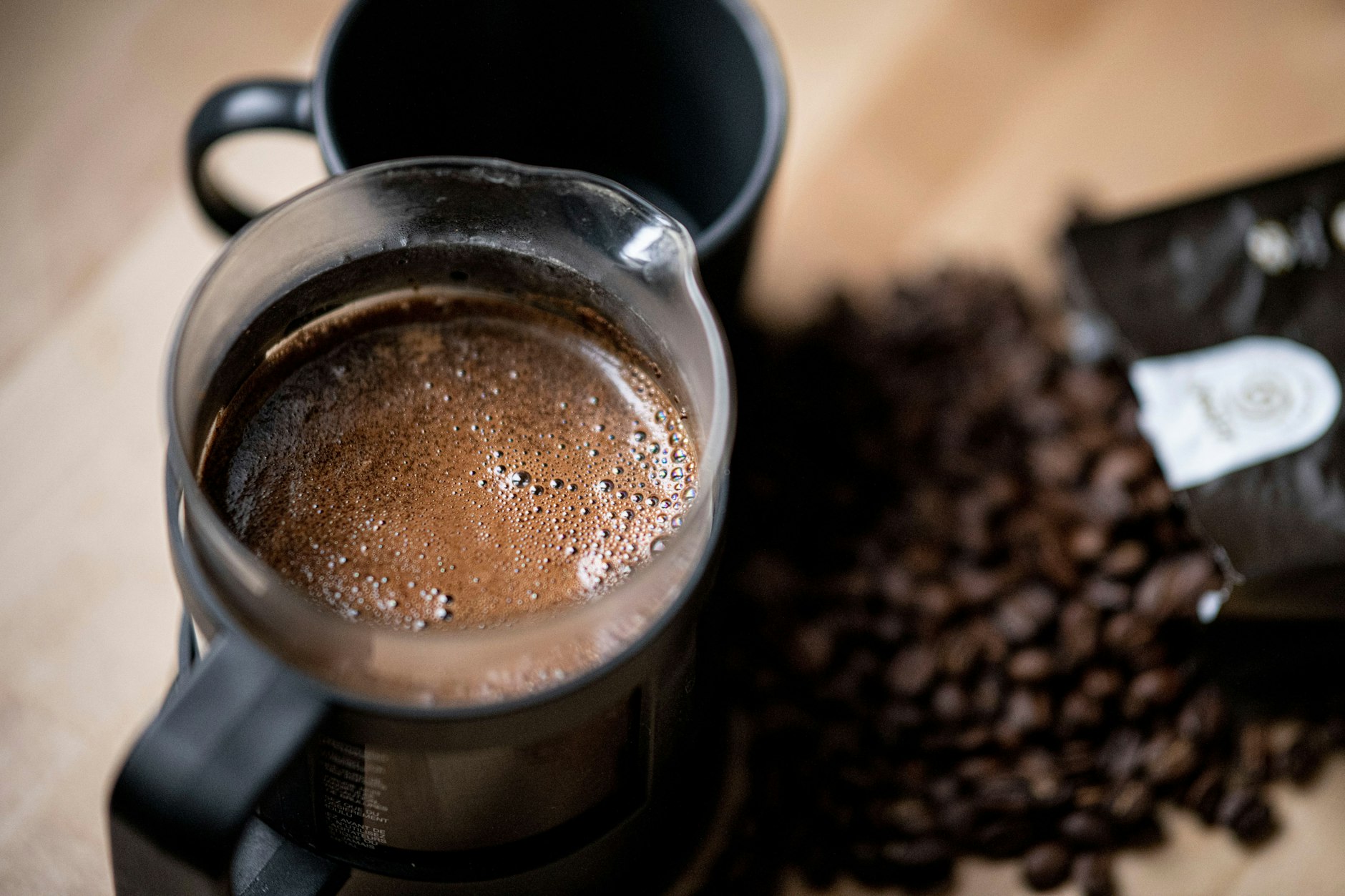 Frisch gebrühter Kaffee ist für viele in der Früh ein Muss. Bei Erkältungen oder Grippe raten Experten davon aber ab,