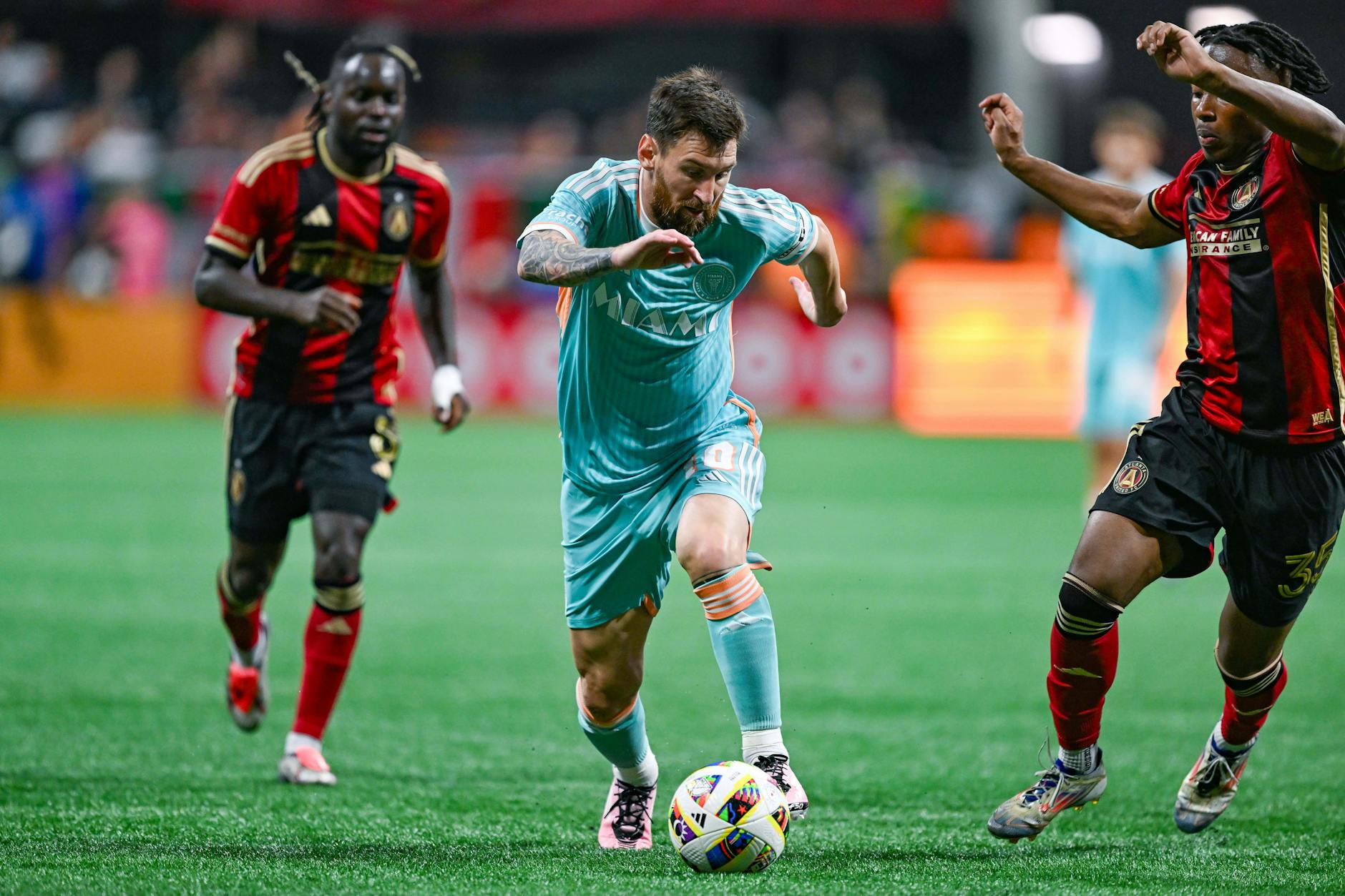 Weltmeister Lionel Messi lässt bei Inter Miami in der MLS auch noch mit 37 Jahren reihenweise Gegner stehen. 