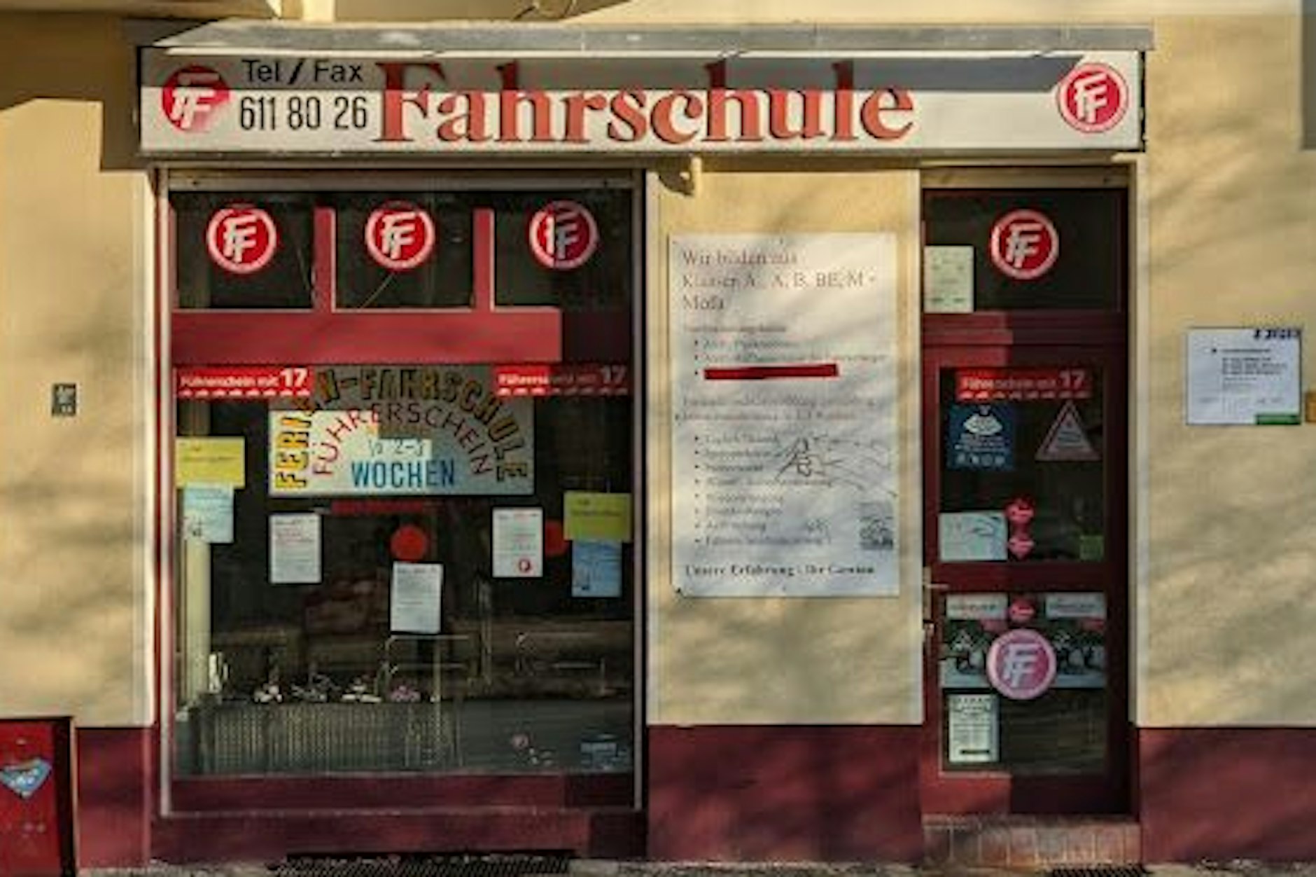 Der Berliner Fahrschule droht wegen Pollern das Aus.