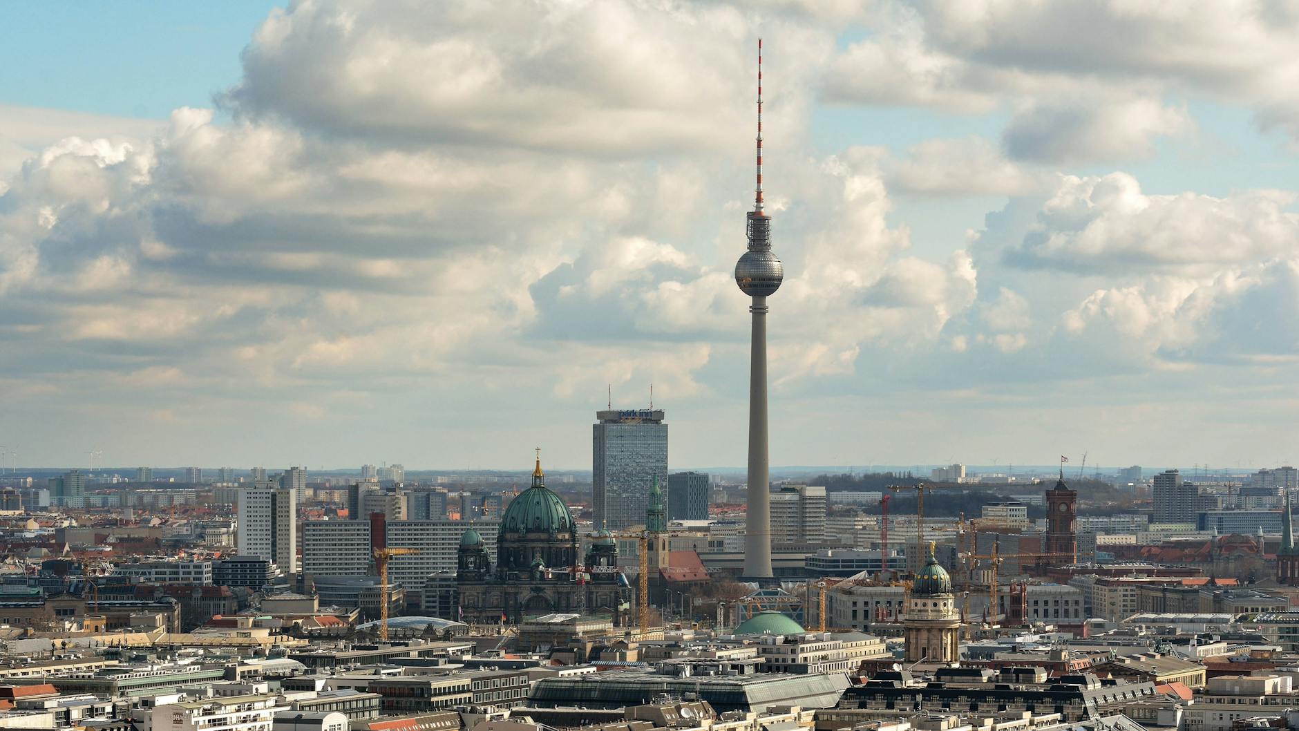Blick über das Häusermeer im Osten Berlins