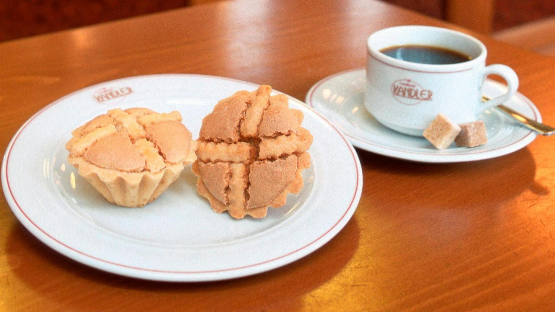 Leipziger Lerchen sind ein köstliches Gebäck - backen Sie sie nach unserem Rezept und trinken Sie dazu ein Tässchen Kaffee. Sie werden es lieben!