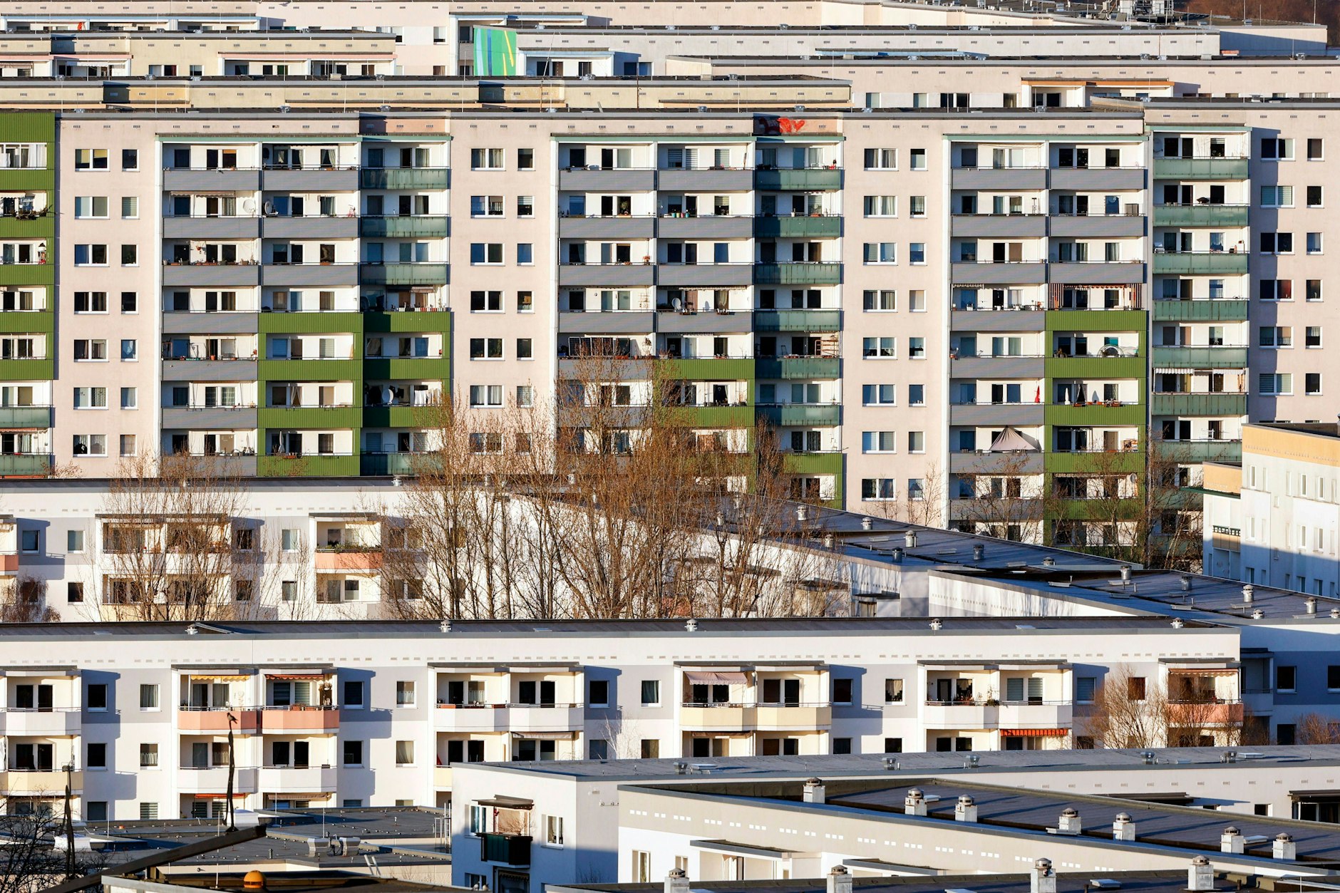 Viele Mieter in Marzahn-Hellersdorf müssen im nächsten Jahr mehr zahlen: Die landeseigenen Wohnungsunternehmen erhöhen die Mieten.