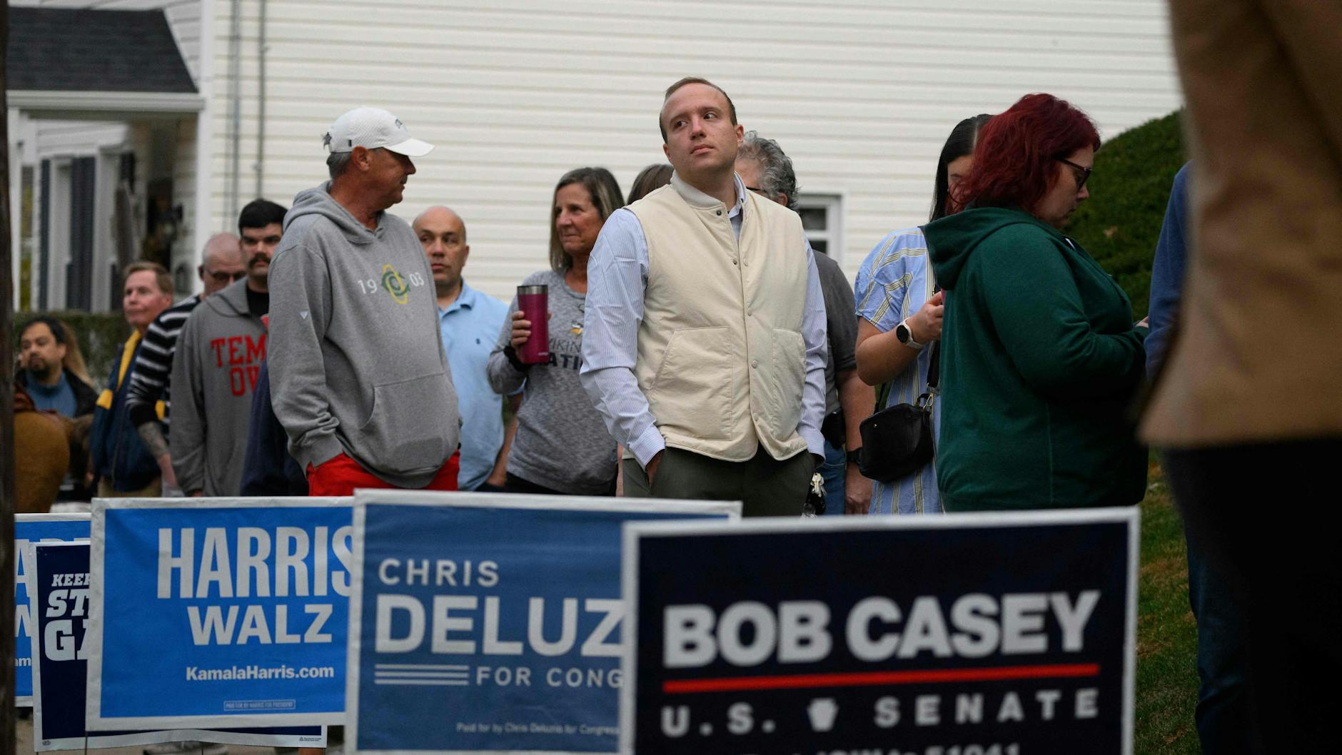 Wartende Wähler in Oakmont im „Swing State“ Pennsylvania.