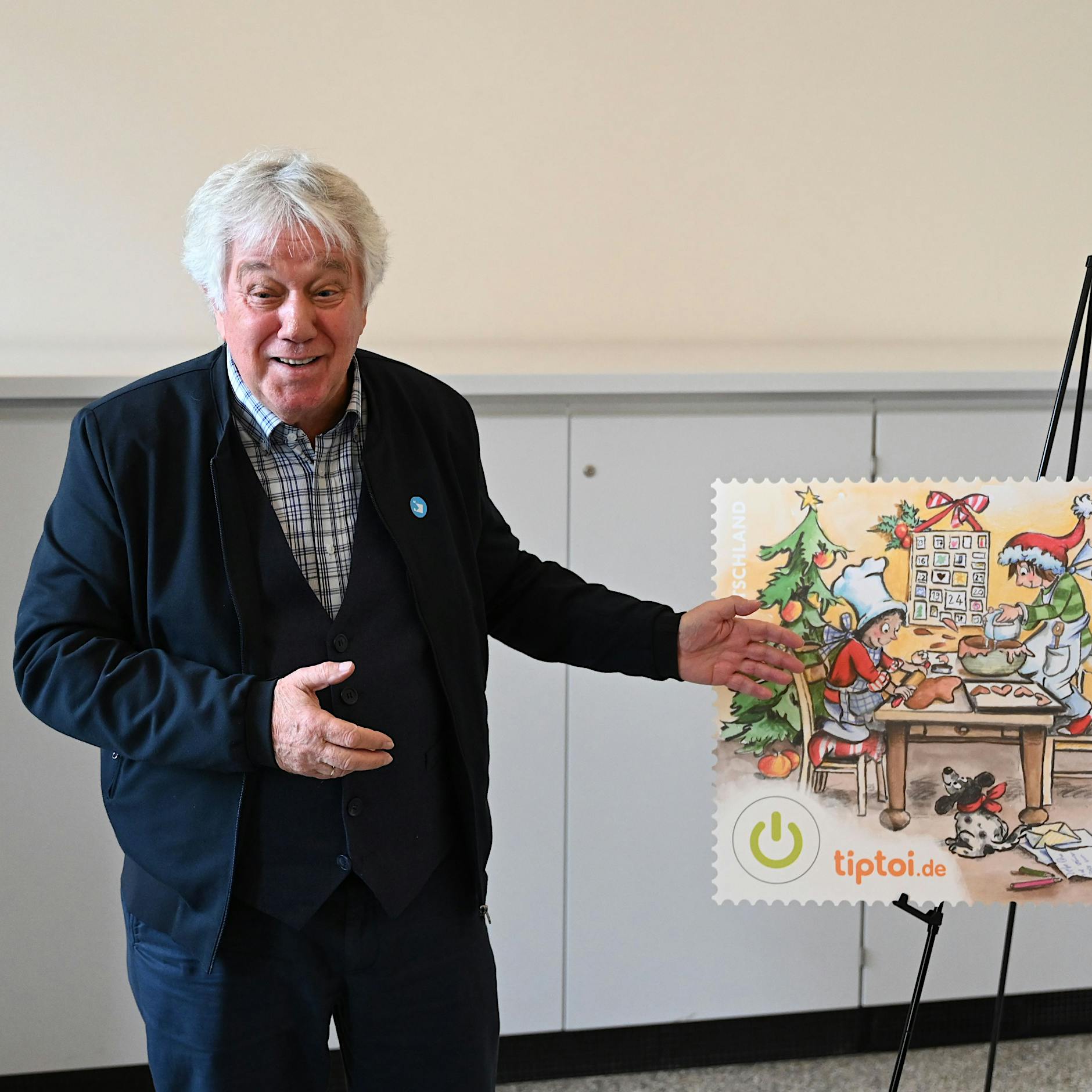 Briefmarken auf der Weihnachtspost singen Rolf Zuckowski – brauchen wir das?