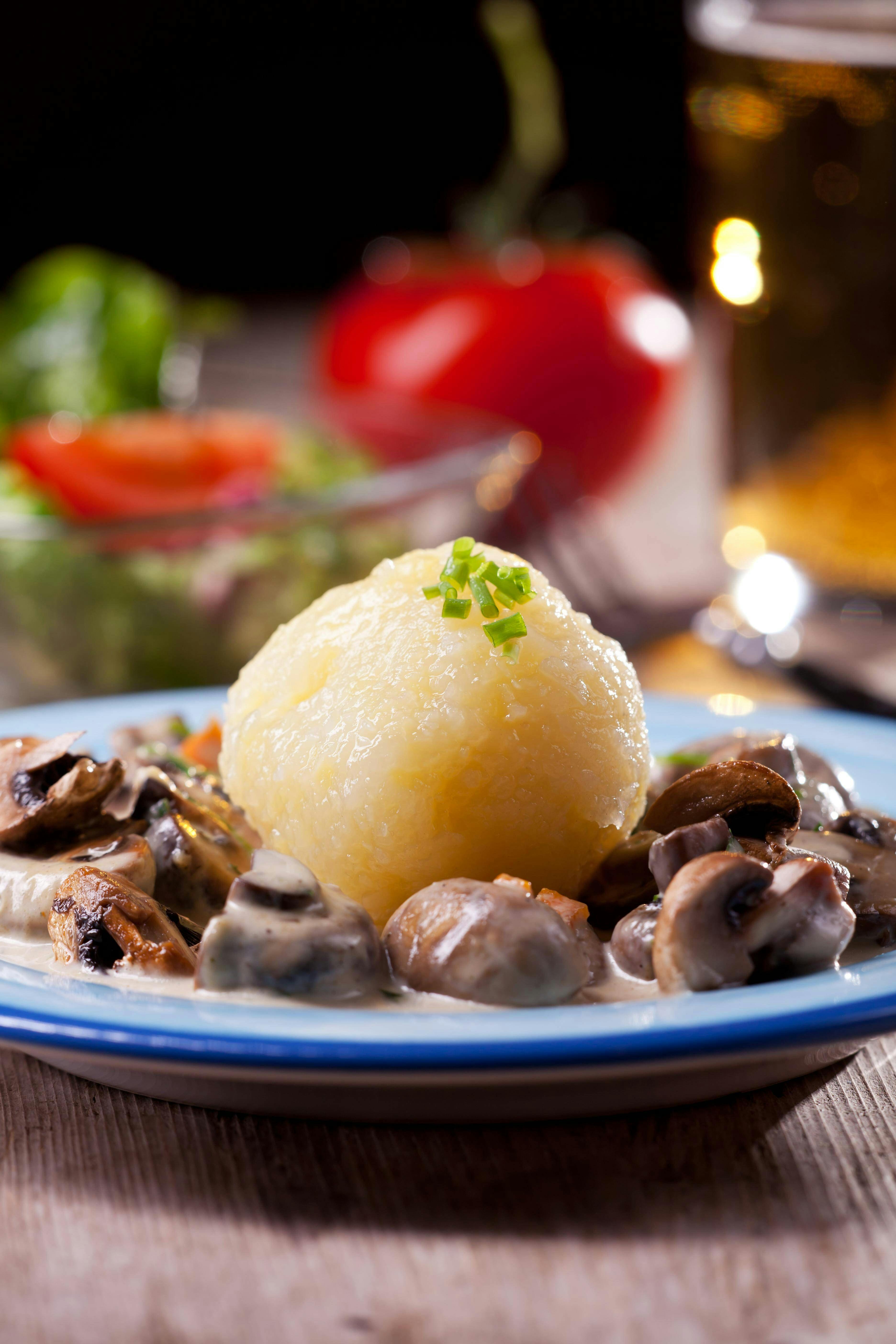 Kennen Sie Pilzgulasch mit Fleisch? Hier ist Omas geheimes Rezept!