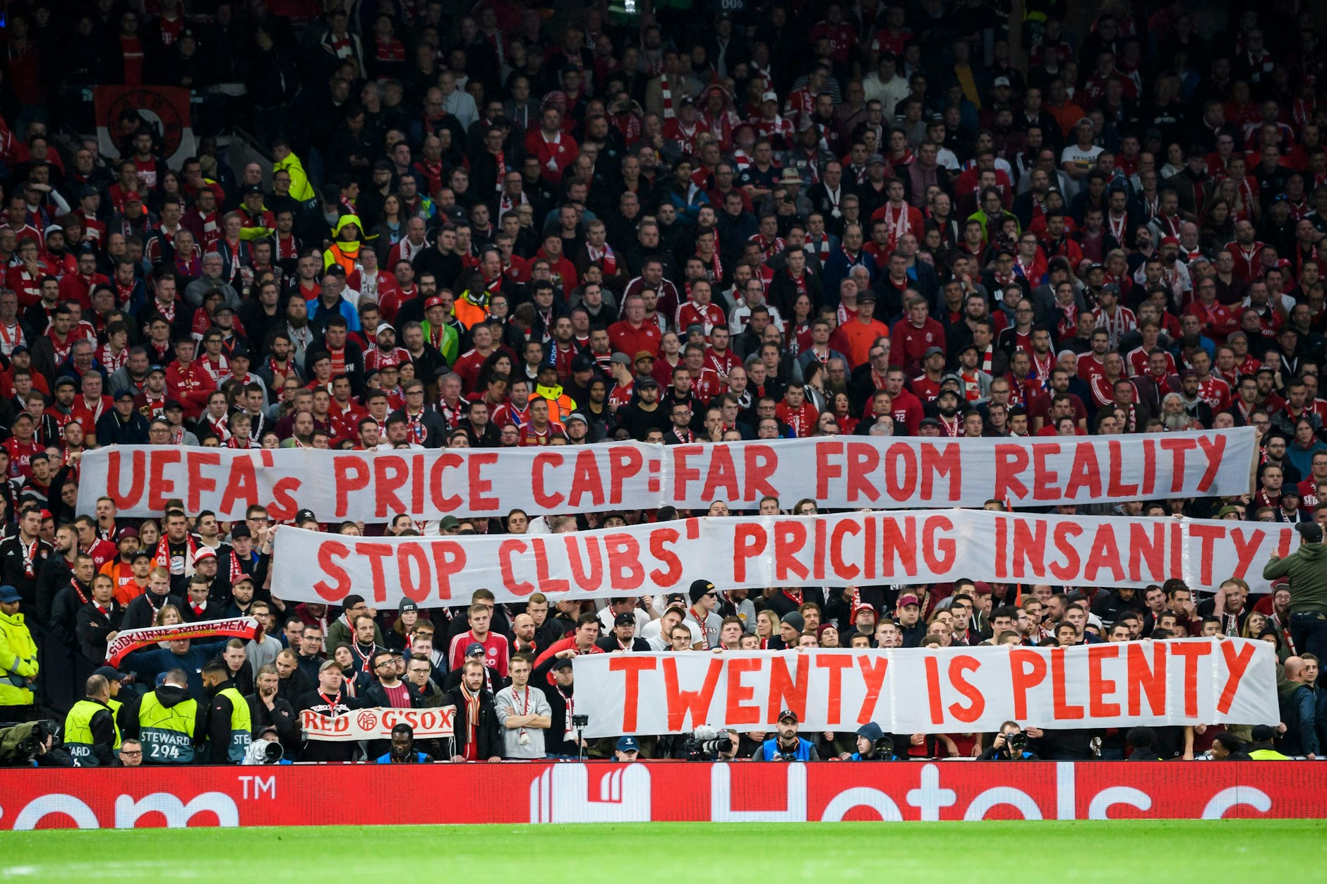 „Twenty is plenty “oder„ Kein Zwanni für ein Steher“: Die Fans des FC Bayern machen ihren Unmut gegen zu hohe Ticketpreise öfters Luft. 