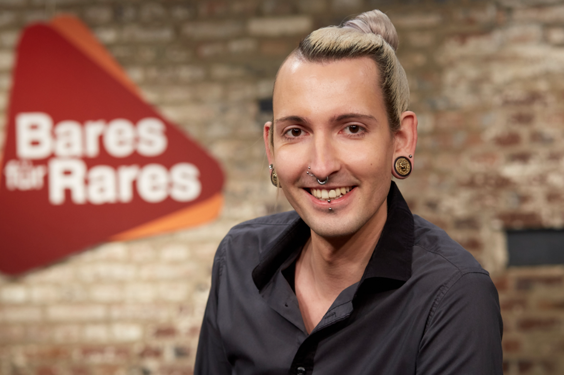 Fabian Kahl gehört zu den Stars von „Bares für Rares“. Er wurde jetzt für tot erklärt - doch er ist quicklebendig!