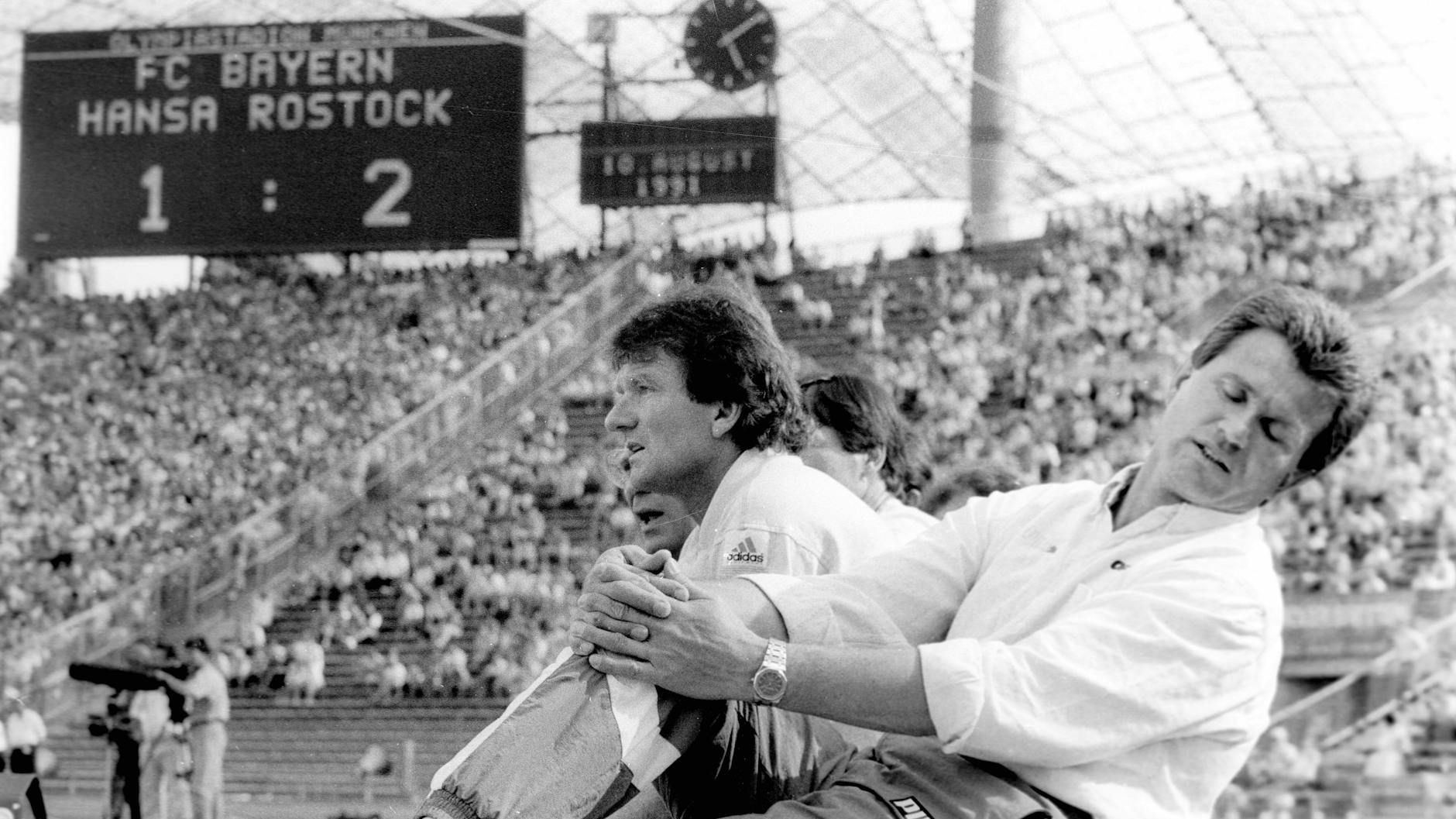 Bundesliga-Geschichte vom 10. August 1991. Bayern-Trainer Jupp Heynckes kann es beim Gastspiel von Hansa Rostock nicht mehr ertragen. Die Ossis gewinnen beim Branchen-Primus 2:1.