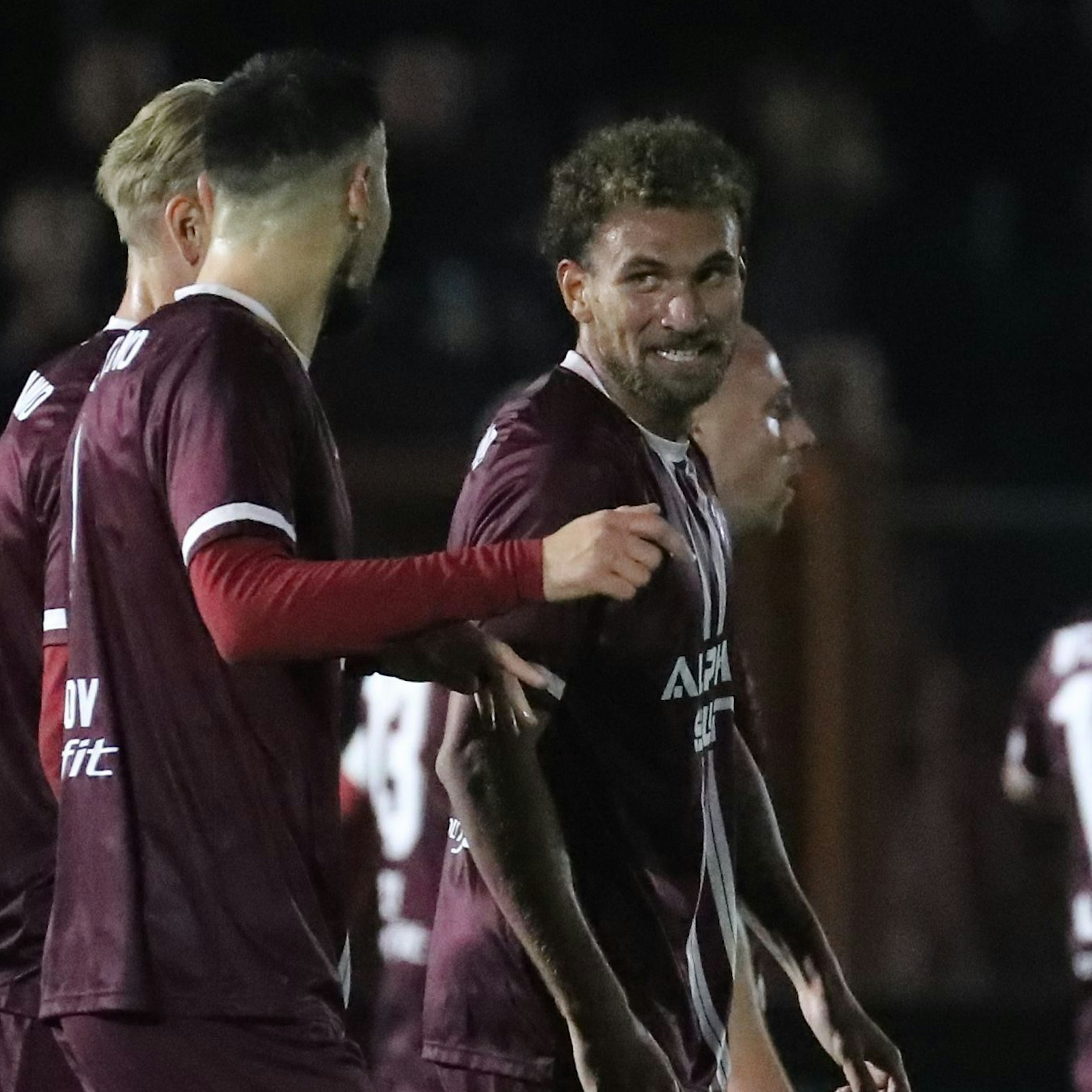 Kevin Lankford lässt sich nach dem 2:0 gegen Viktoria feiern.