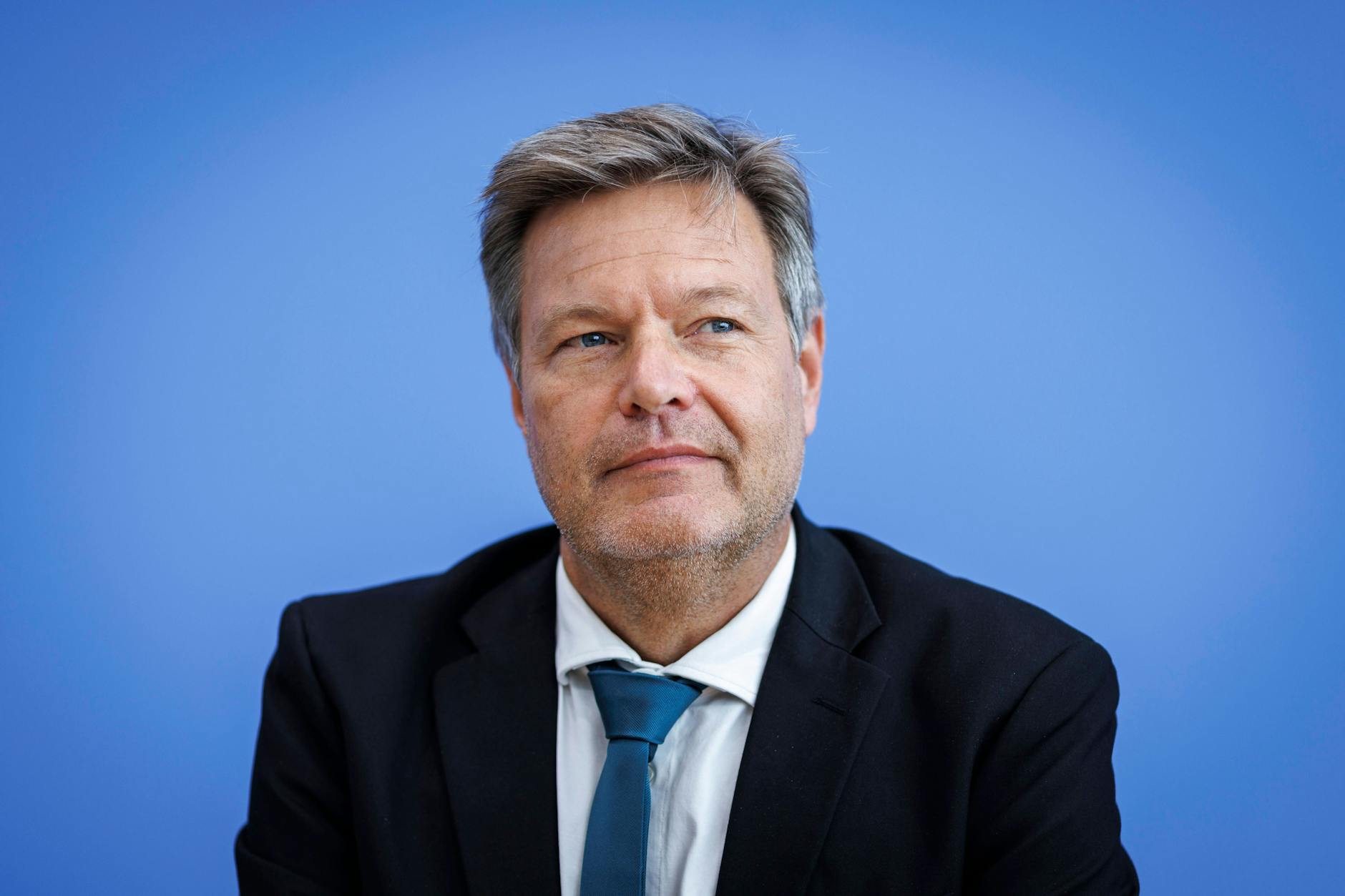 Wirtschaftsminister Robert Habeck bereitet sich schon auf die nächsten Wahlen vor. Welche Rolle spielt die Ukraine?