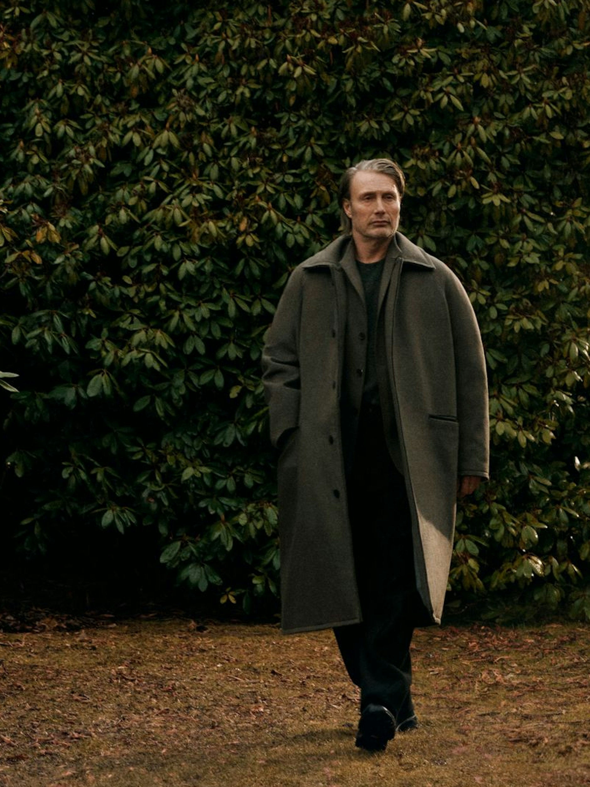 Zegna hat sich Mads Mikkelsen als neuen Markenbotschafter auserkoren. Der dänische Schauspieler feiert am&nbsp;22. November seinen 59. Geburtstag.