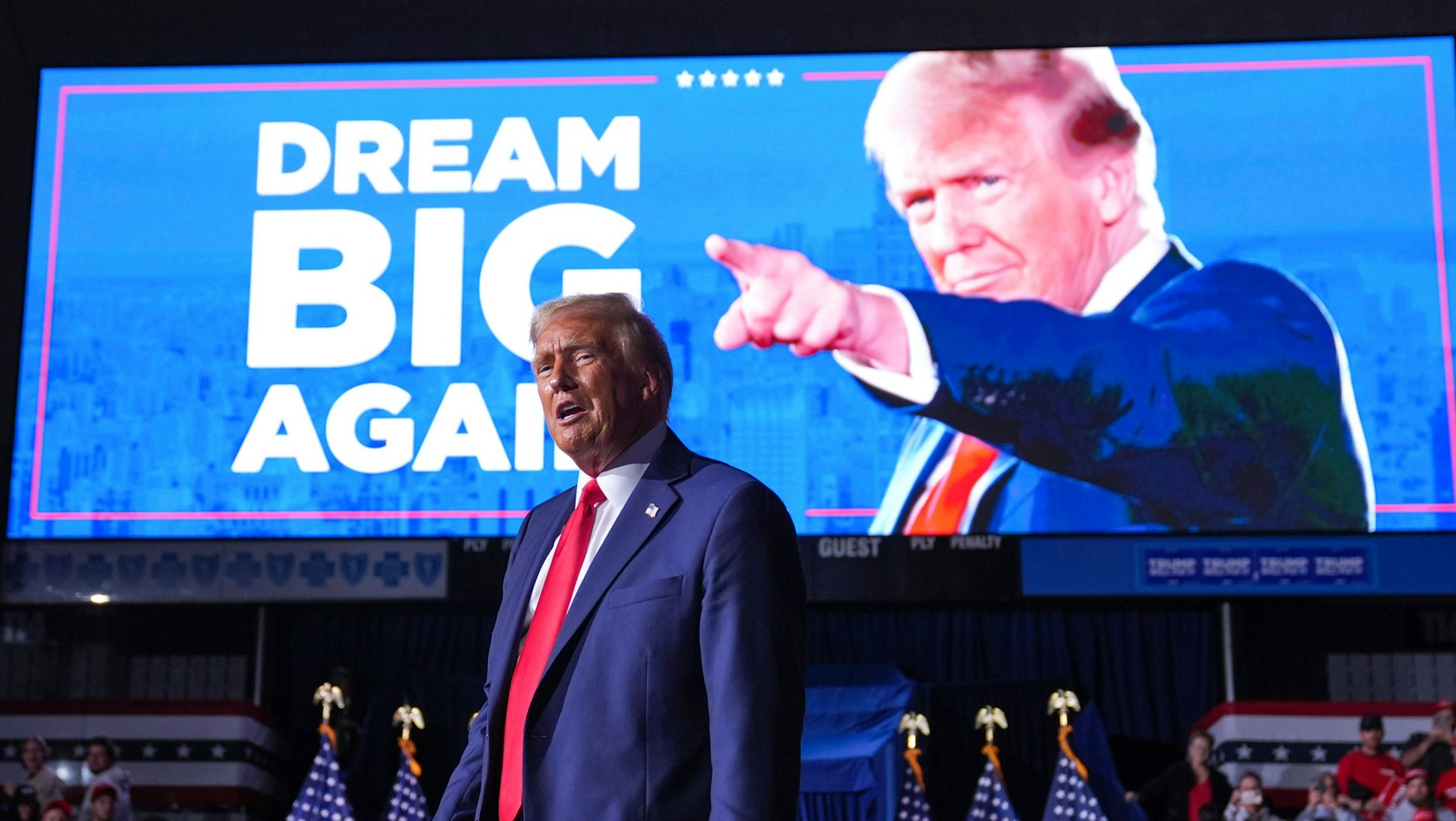 Der Republikaner Trump hielt seine letzte Wahlveranstaltung in Grand Rapids im US-Bundesstaat Michigan ab.