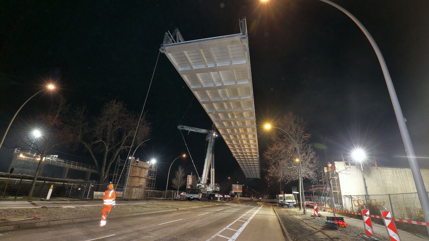 Der Einhub des Überbaus der Superbrücke erfolgte im Januar.