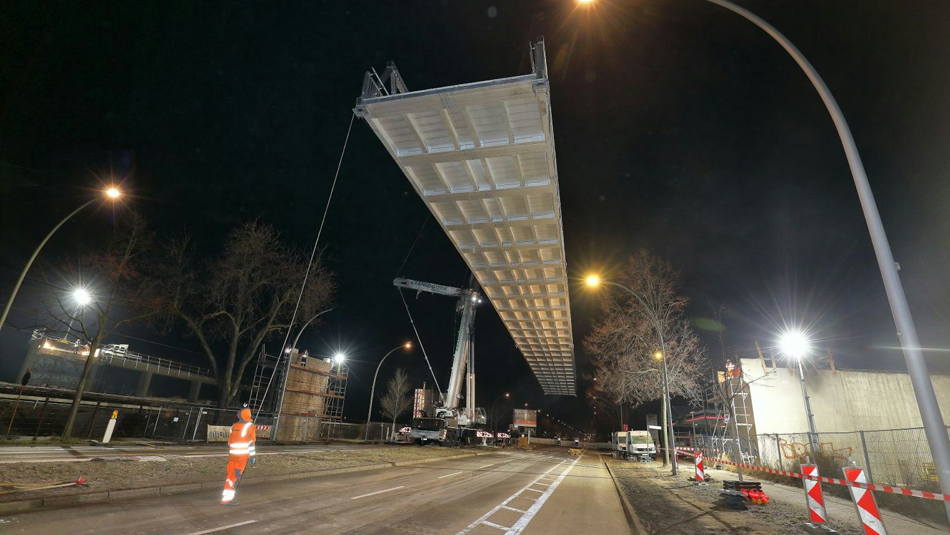 Der Einhub des Überbaus der Superbrücke erfolgte im Januar.