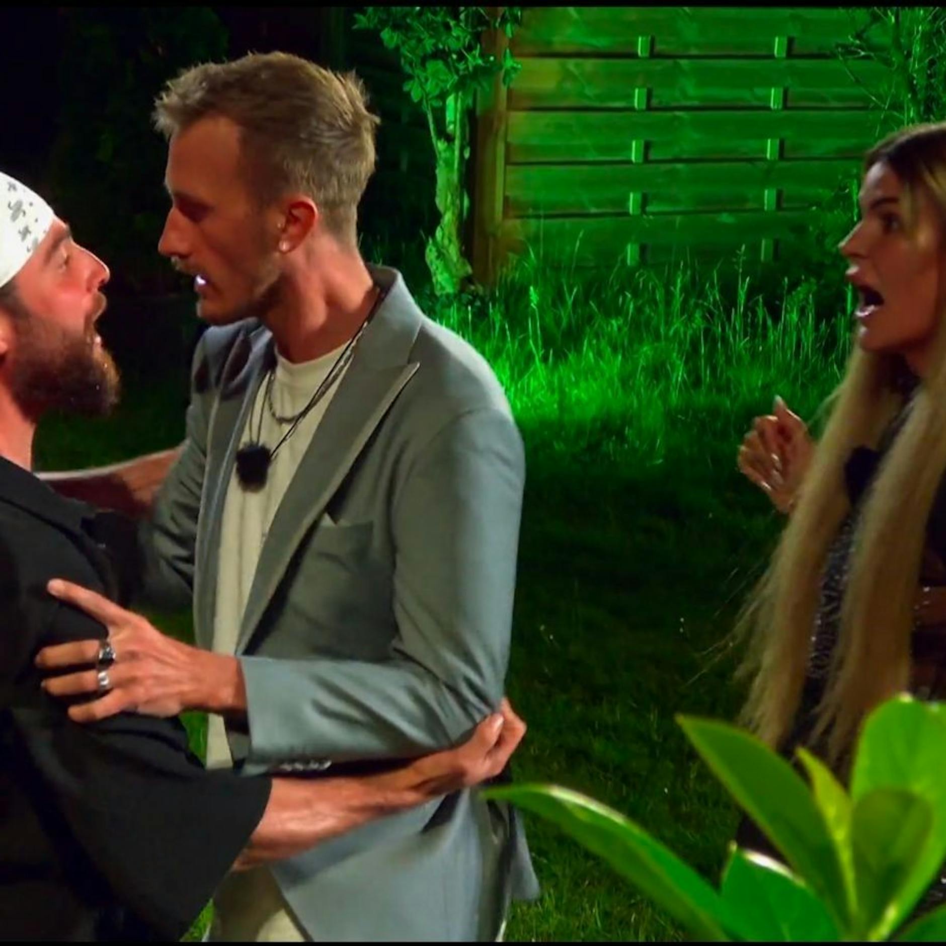 „Sommerhaus der Stars“-Eklat: Kandidaten müssen Schlägerei verhindern