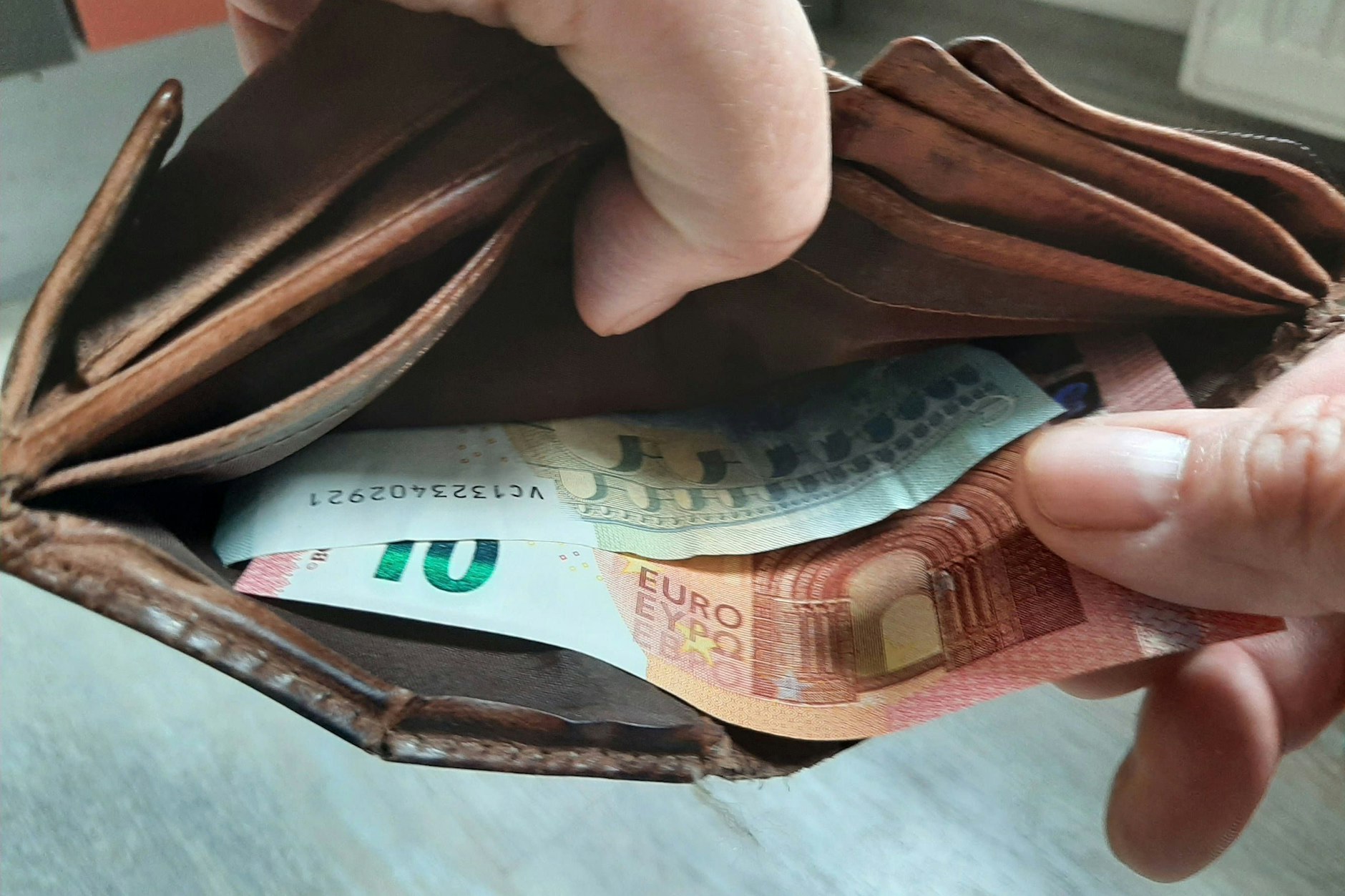 Viele Ältere, mehr im Osten als im Westen, sind von Altersarmut bedroht, werden wenig Geld zur Verfügung haben.