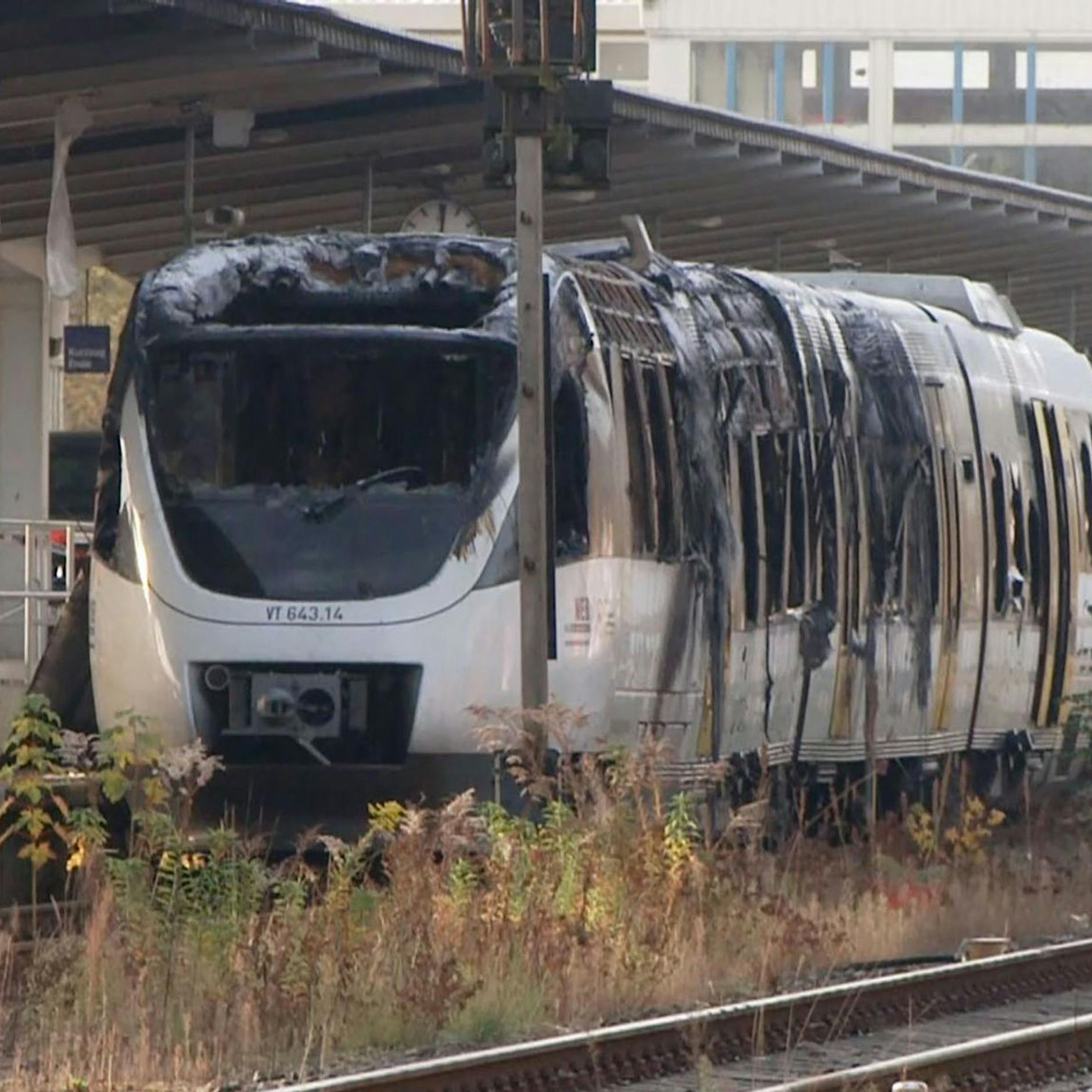 Das Flammen-Inferno von Ahrensfelde: Legte jemand Feuer im Regio-Zug?