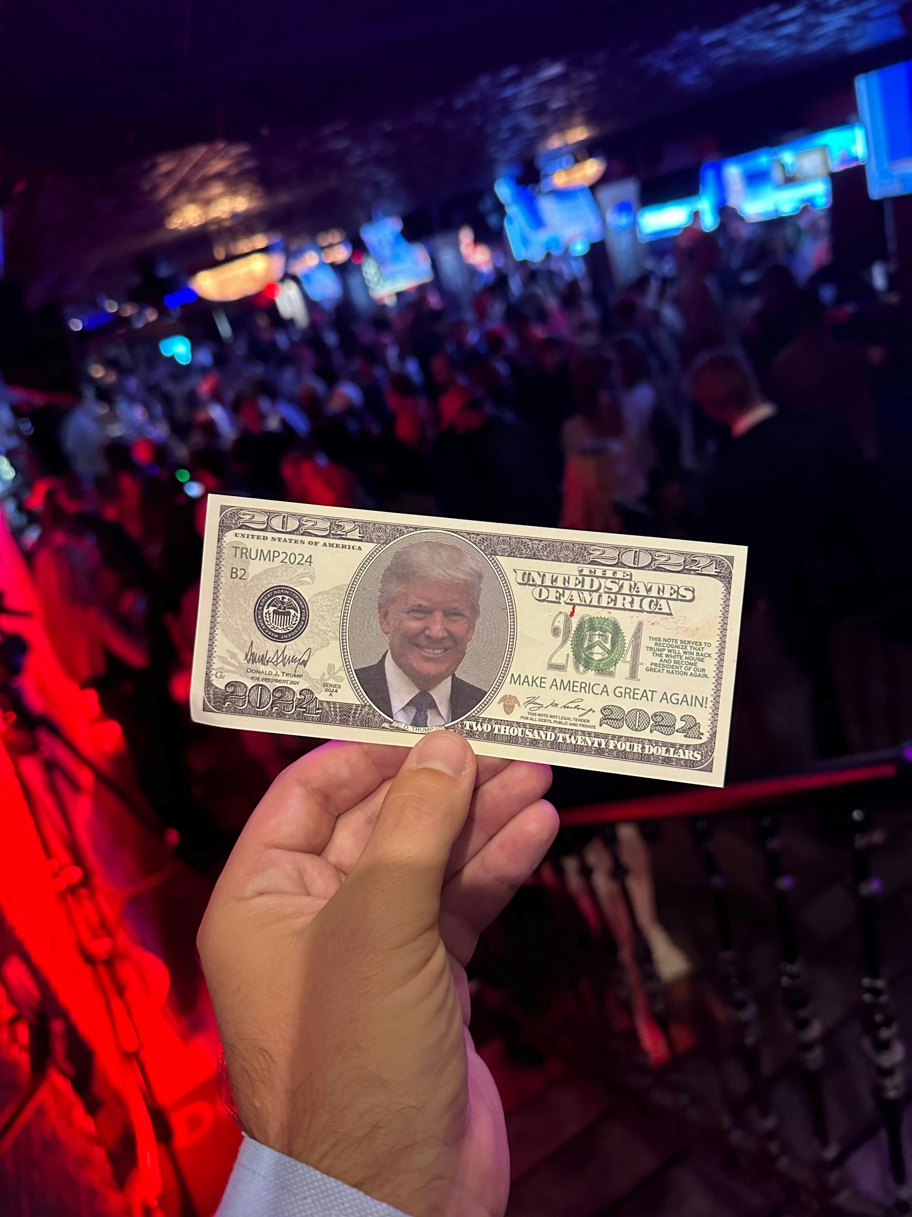 Trump-Dollar-Noten auf Republikaner-Party in Manhattan